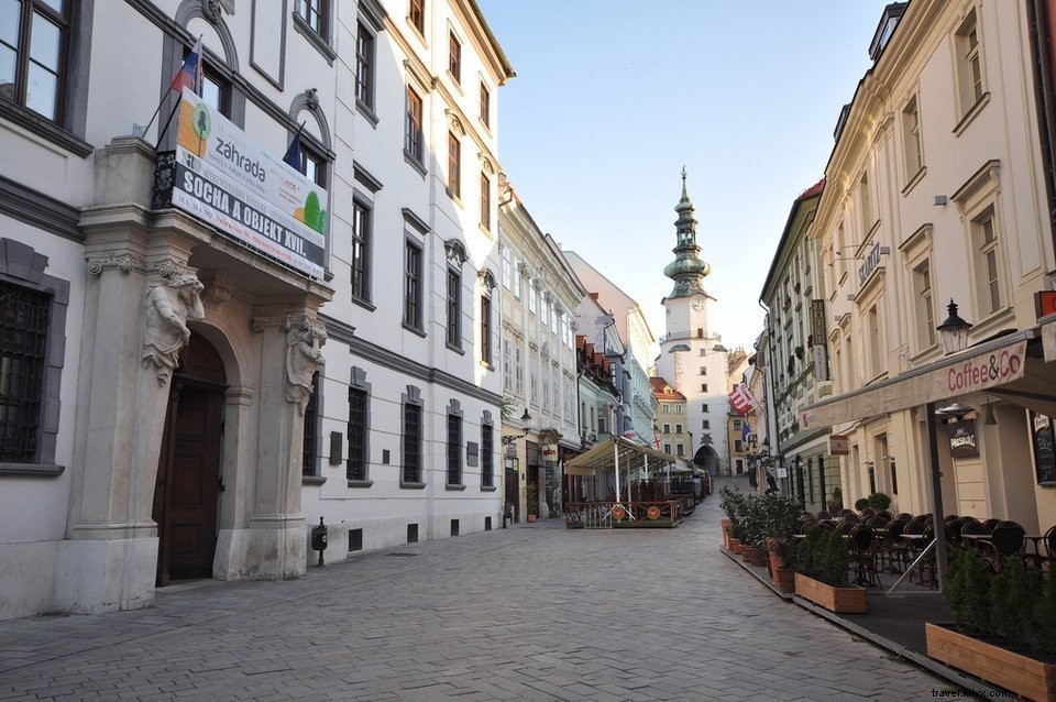 Bratislava : lieux incontournables, gastronomie, château et UFO