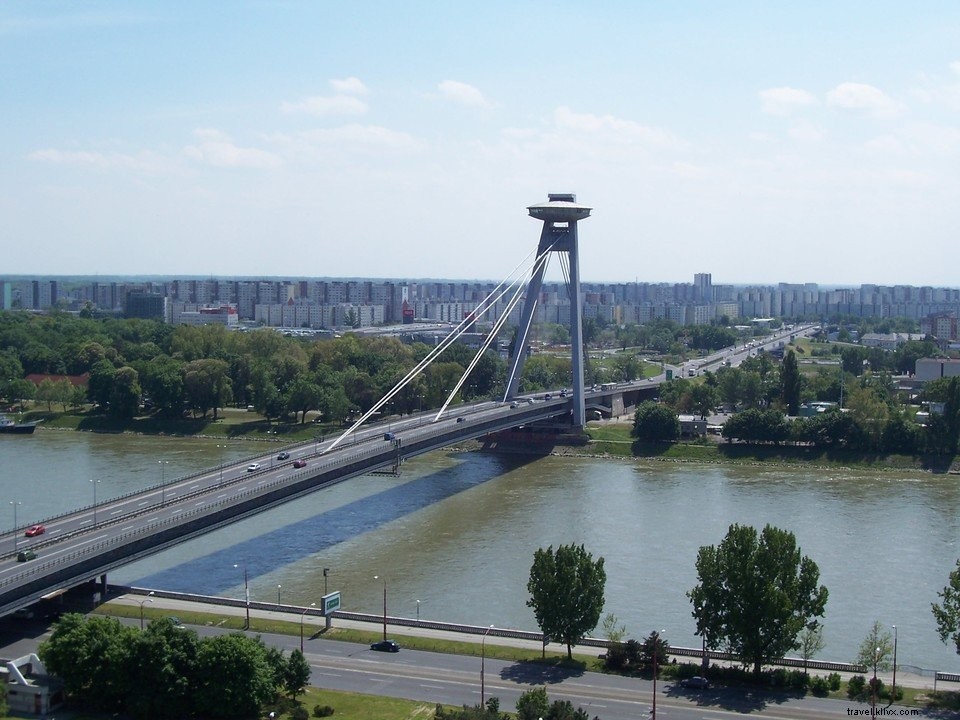 Bratislava : lieux incontournables, gastronomie, château et UFO