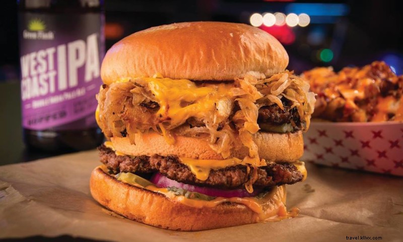 Burgers et bières chez Smitty s Garage