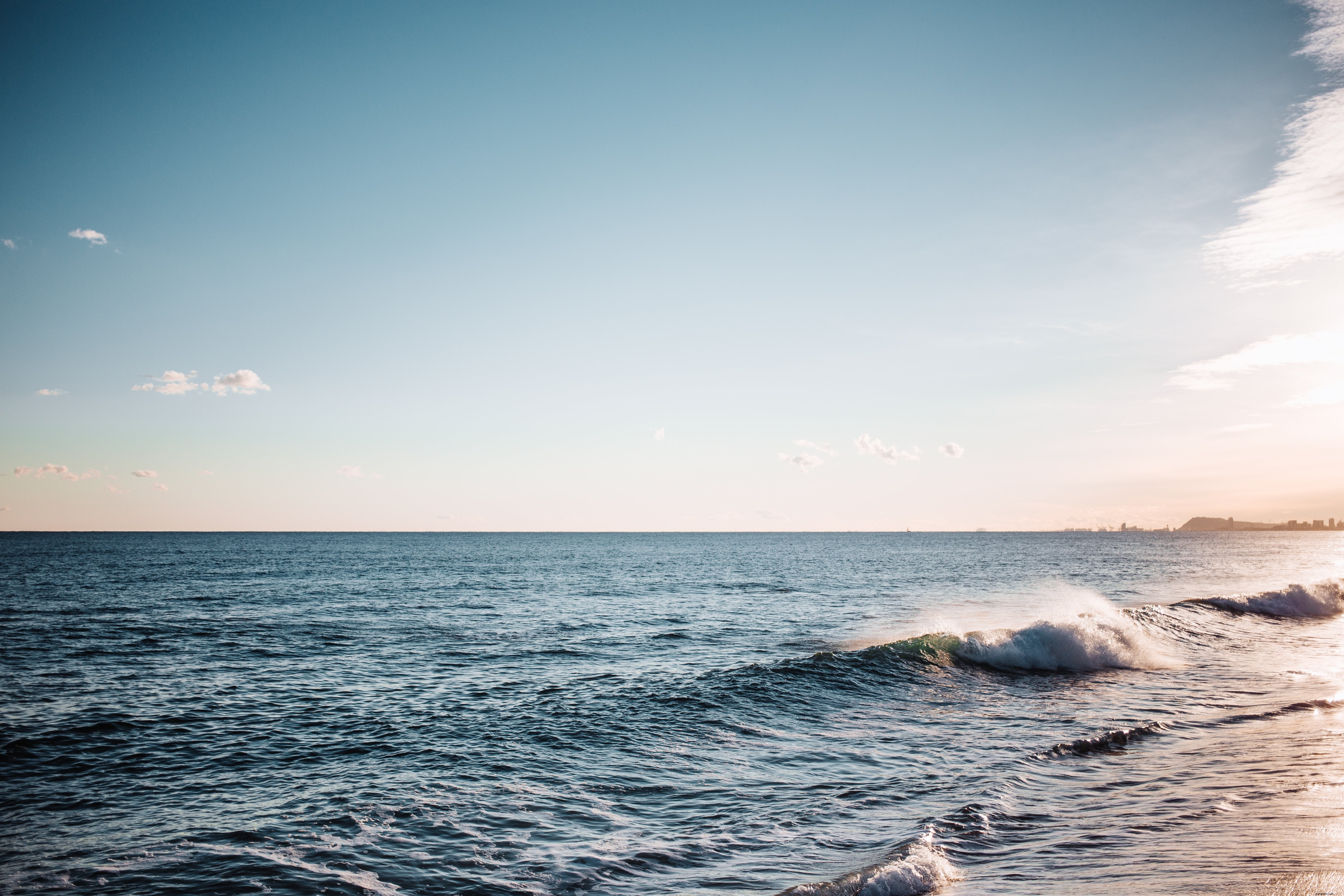 Image du déferlement des vagues de l océan
