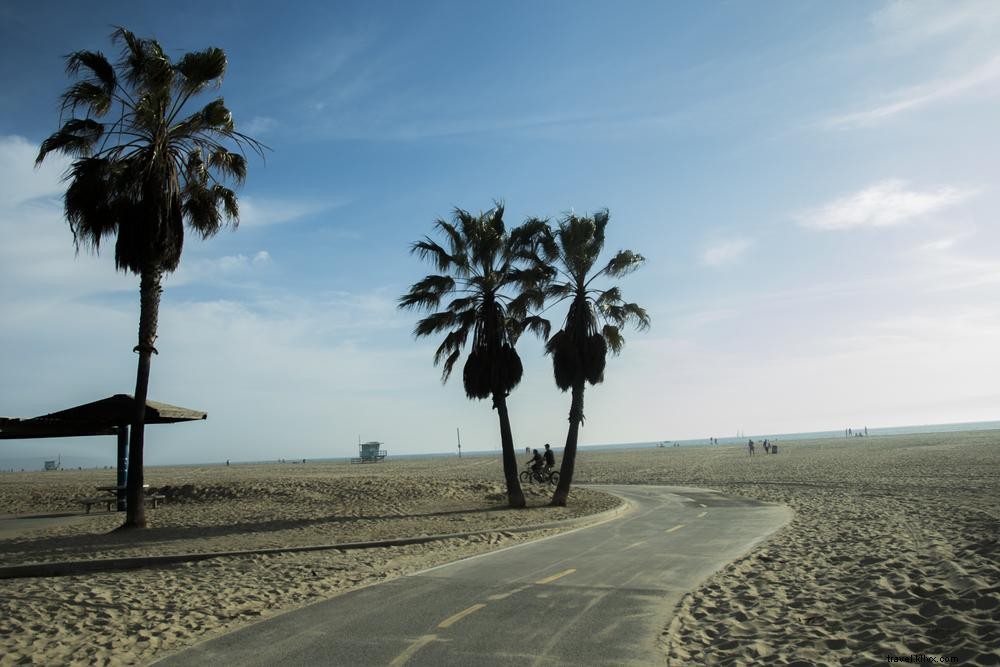 Photo d’une piste cyclable sur la plage