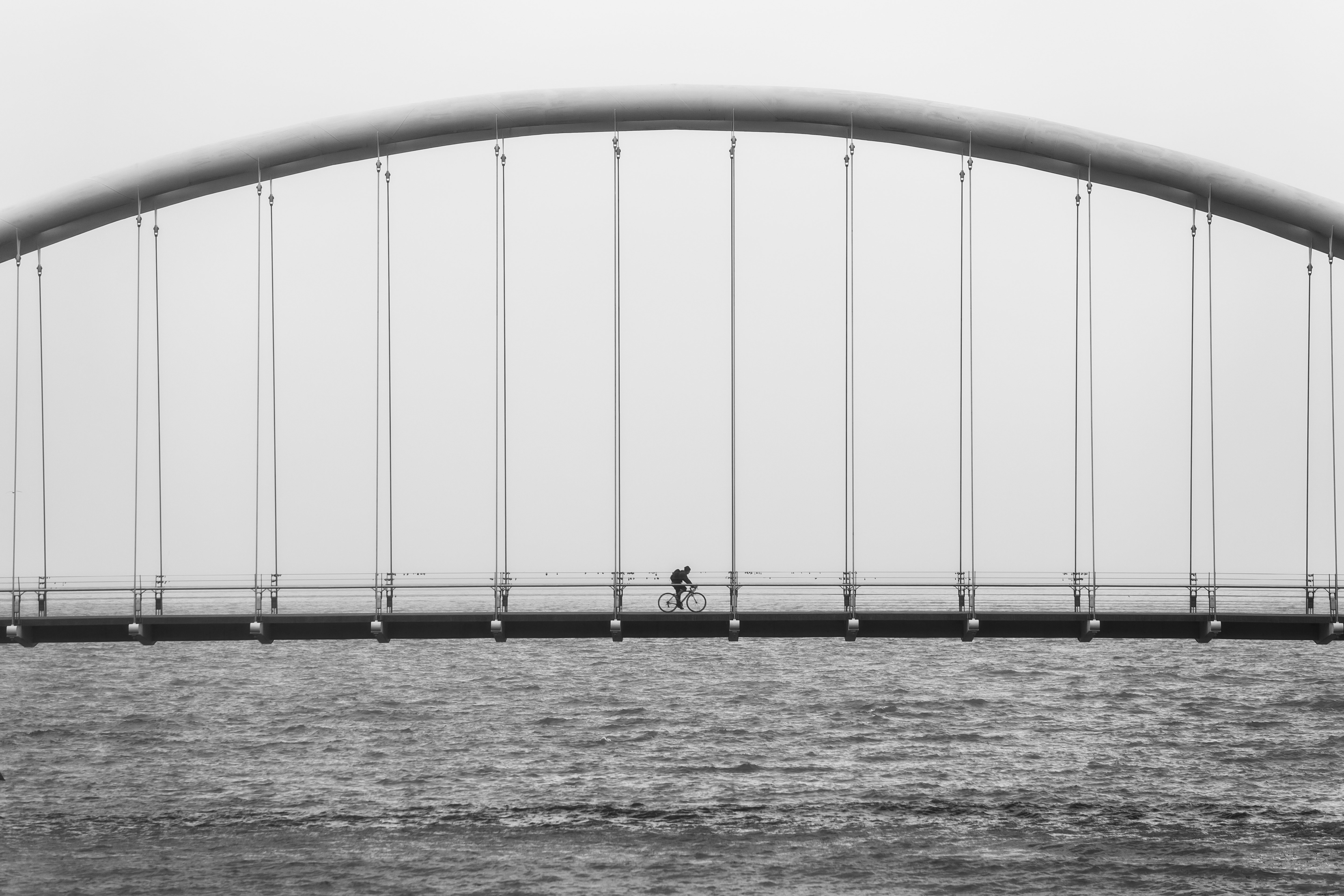 Faire du vélo sur le pont – Photo