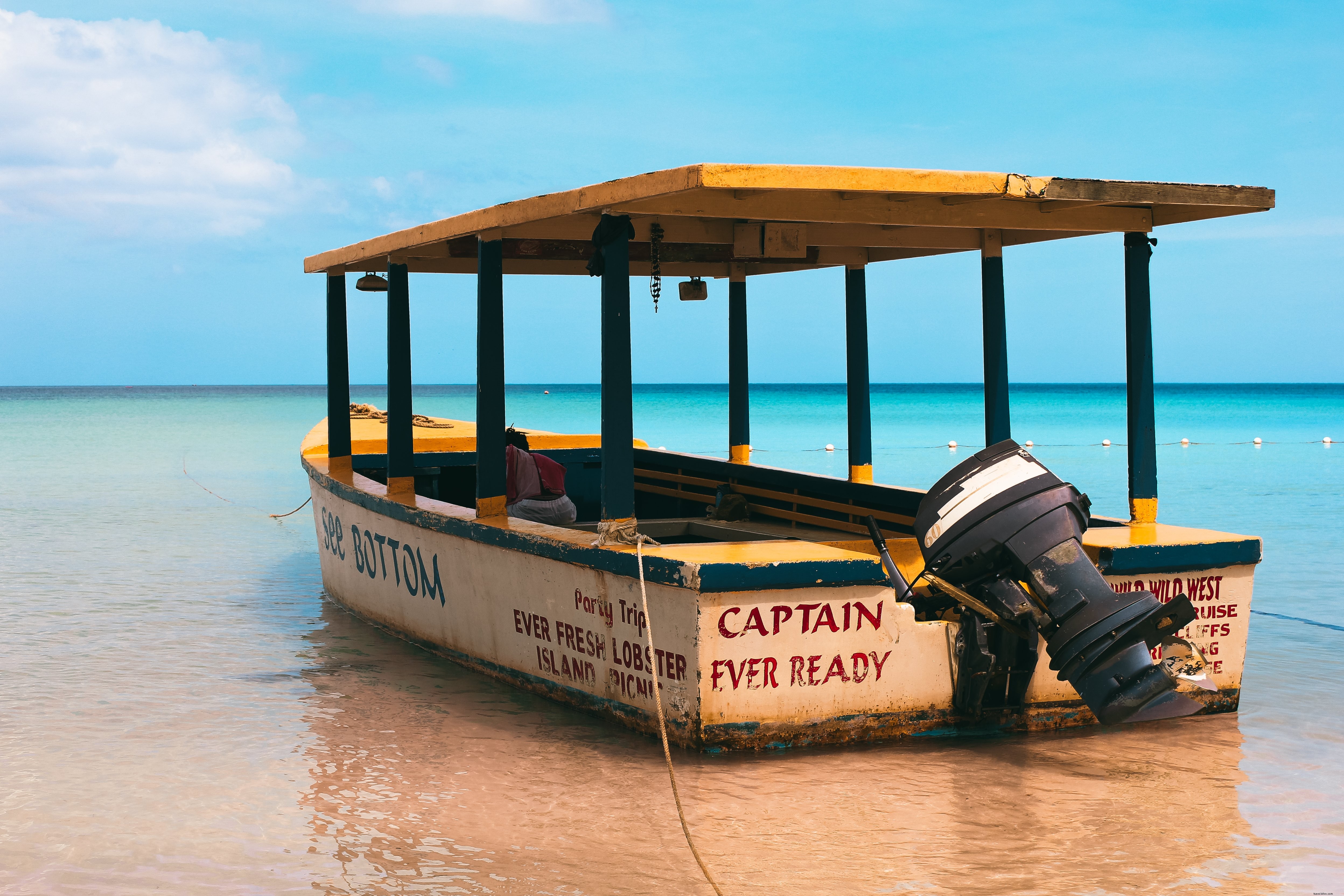 Photo d un bateau dans les eaux tropicales