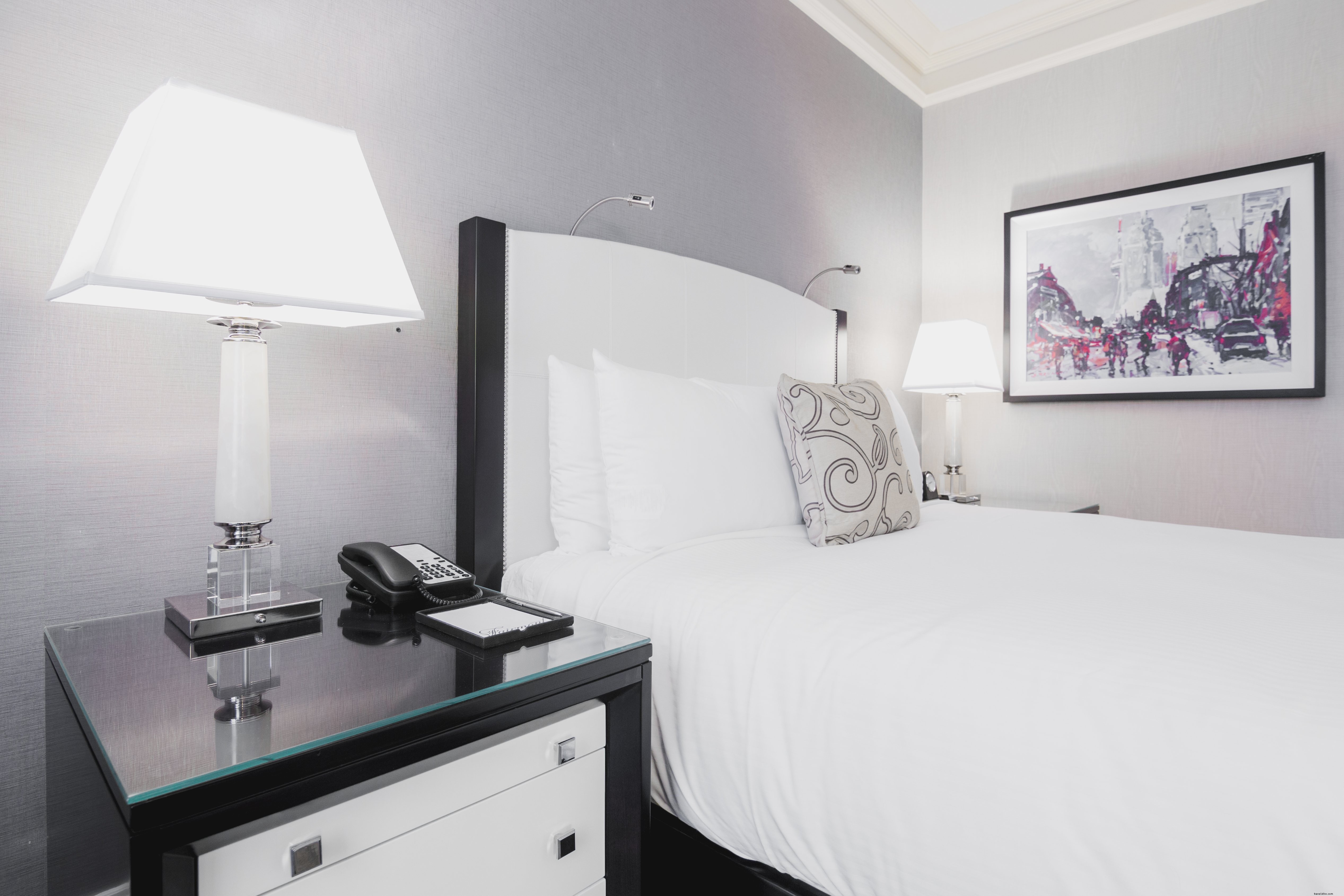 Photo du lit dans une chambre d hôtel