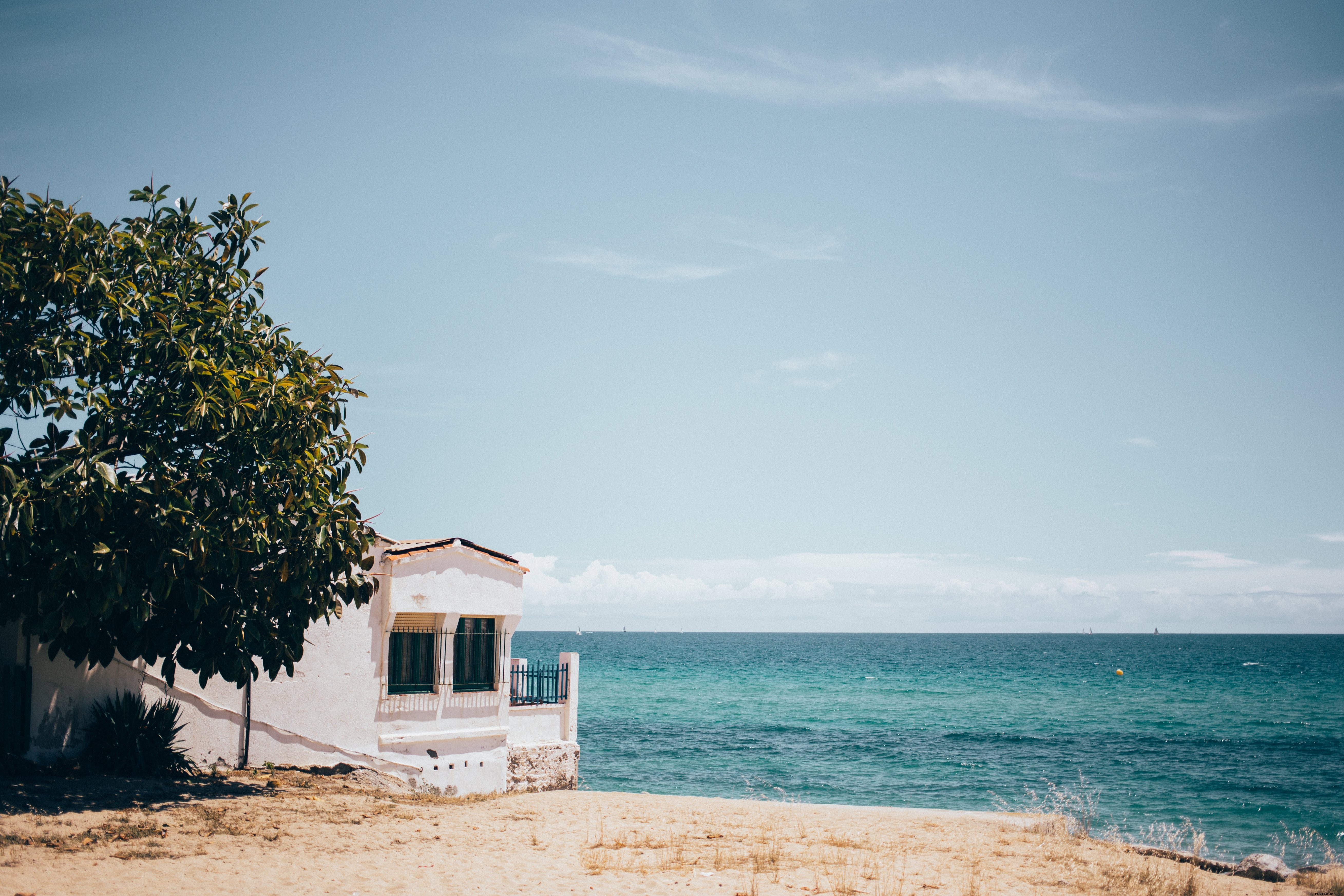 Photo d une villa au bord de l océan