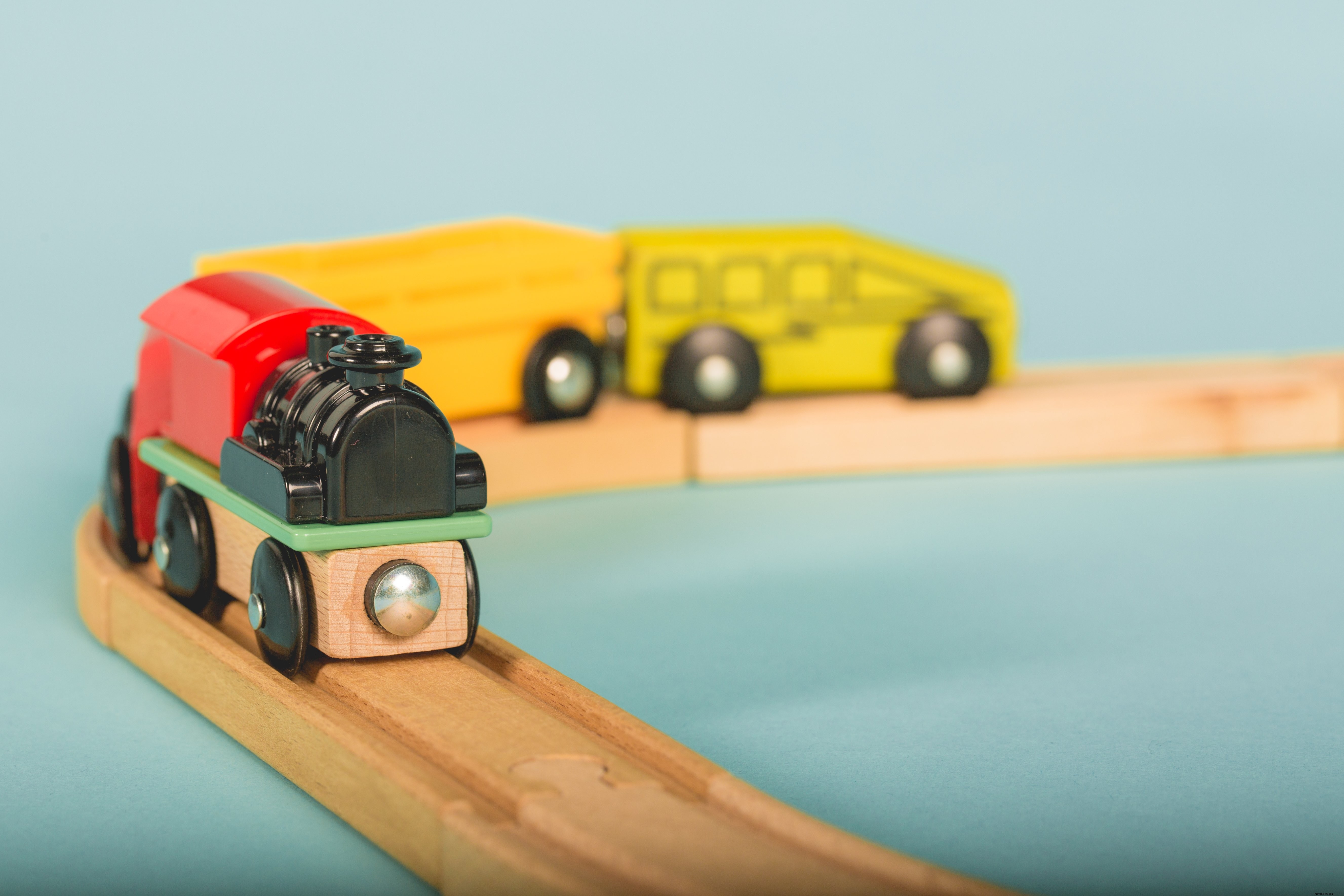 Photo d un train jouet en bois