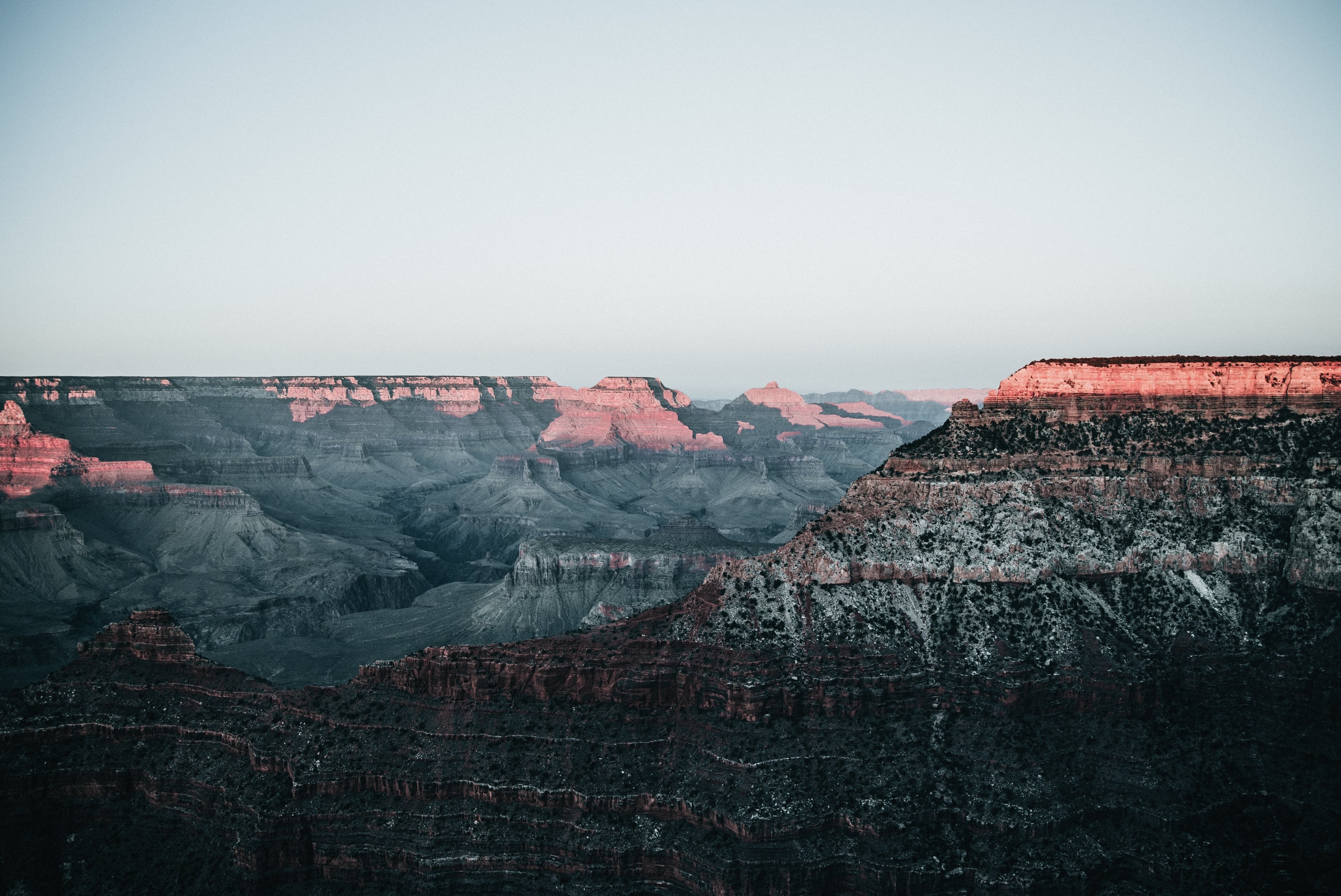Lever du soleil sur les sommets du canyon – Photo