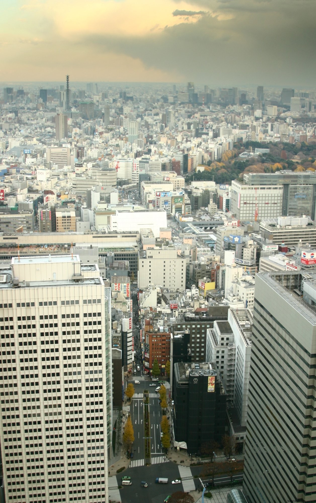 Vue à travers les bâtiments de City High
