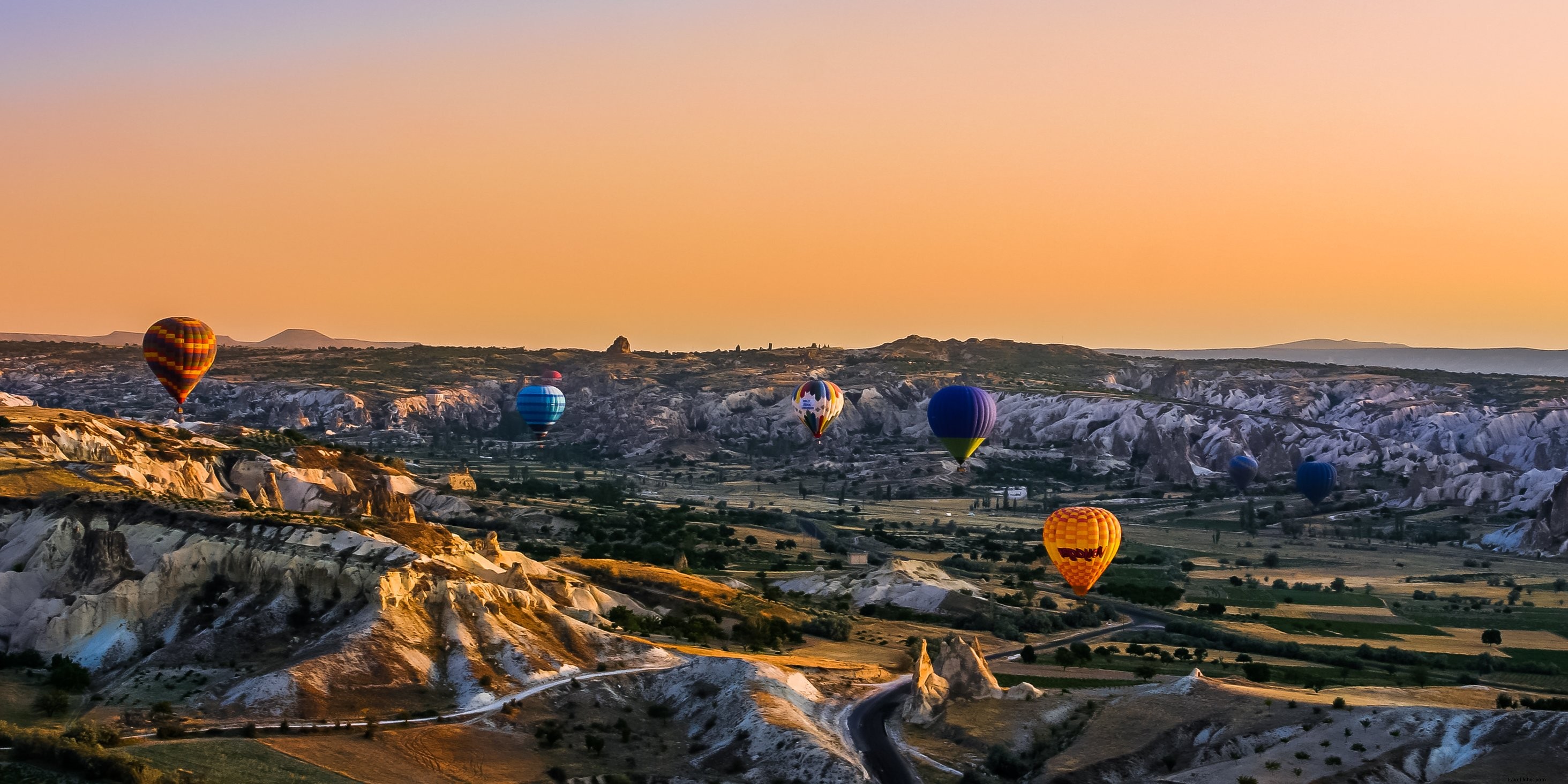 Photos de montgolfières au crépuscule