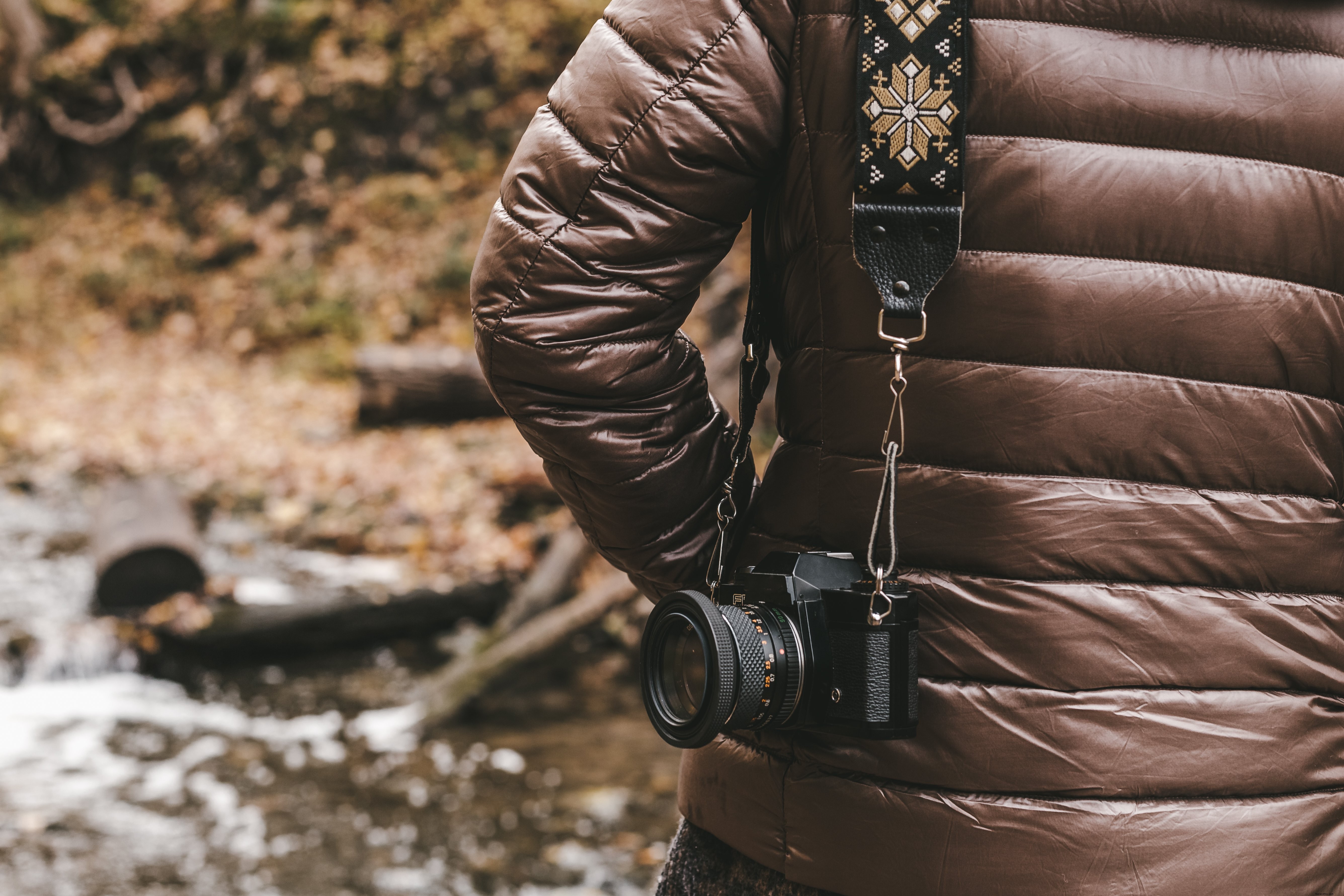 Appareil photo argentique avec sangle
