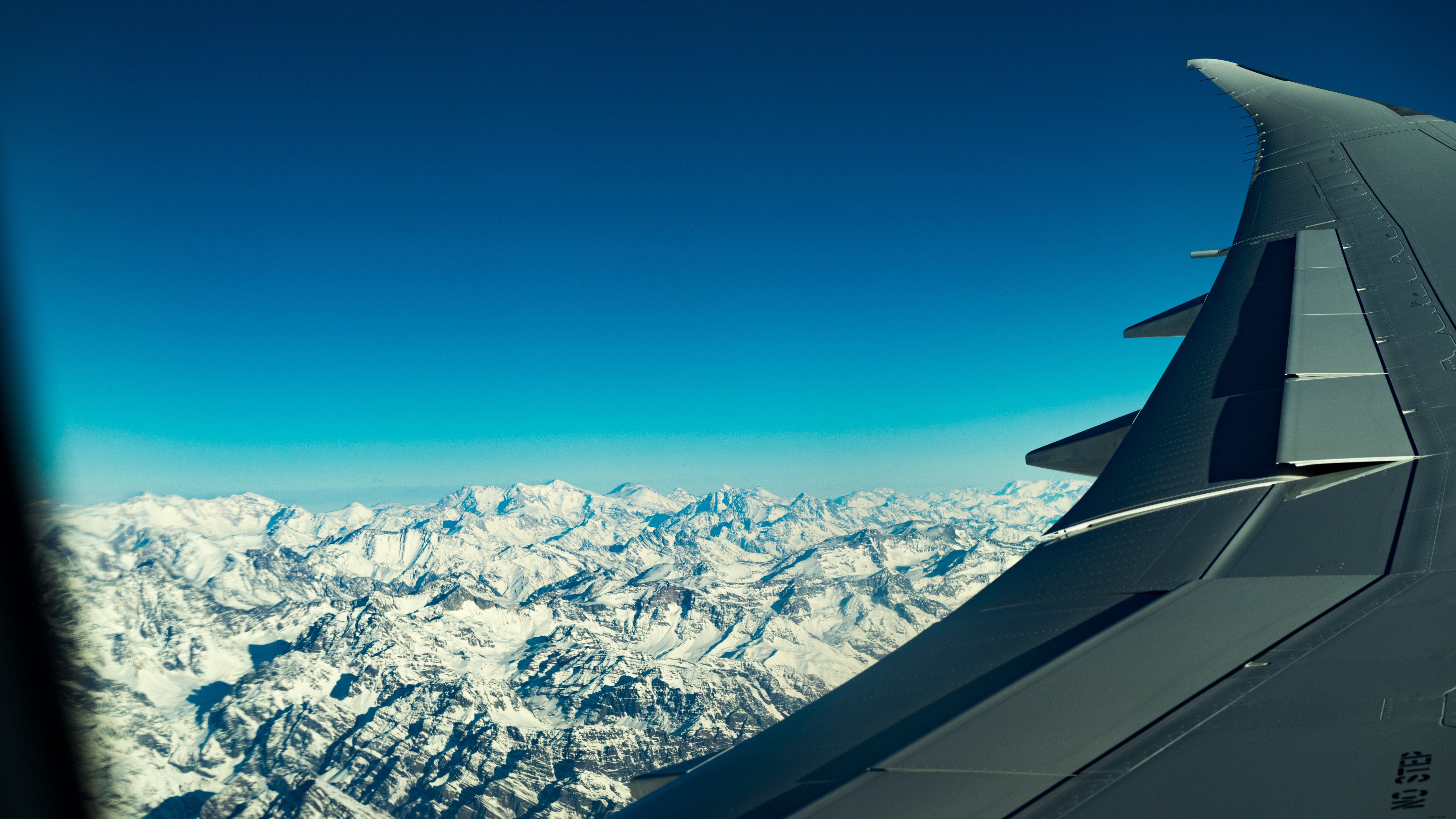 Photo d’un vol au‑dessus des montagnes