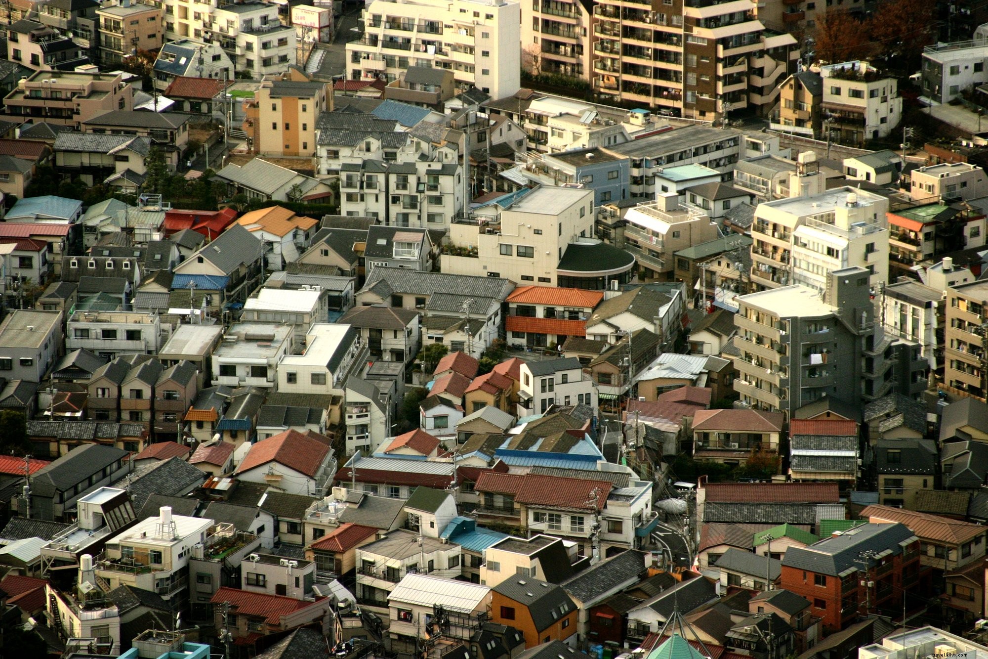 Photos de toits de maison colorés vus du ciel