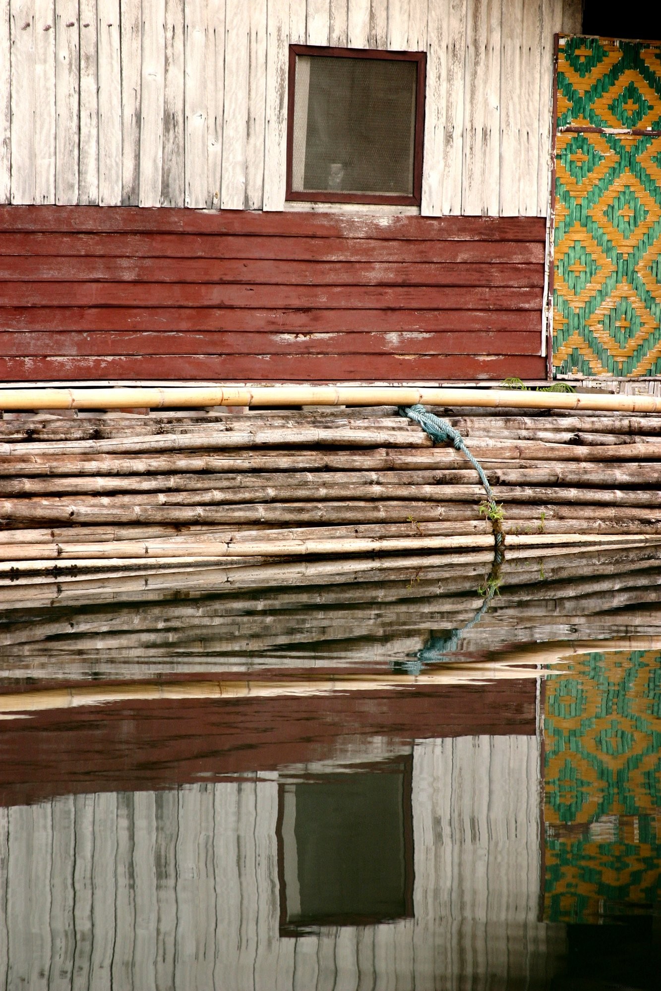 Photo de réflexion d un lot de bois et de bambou