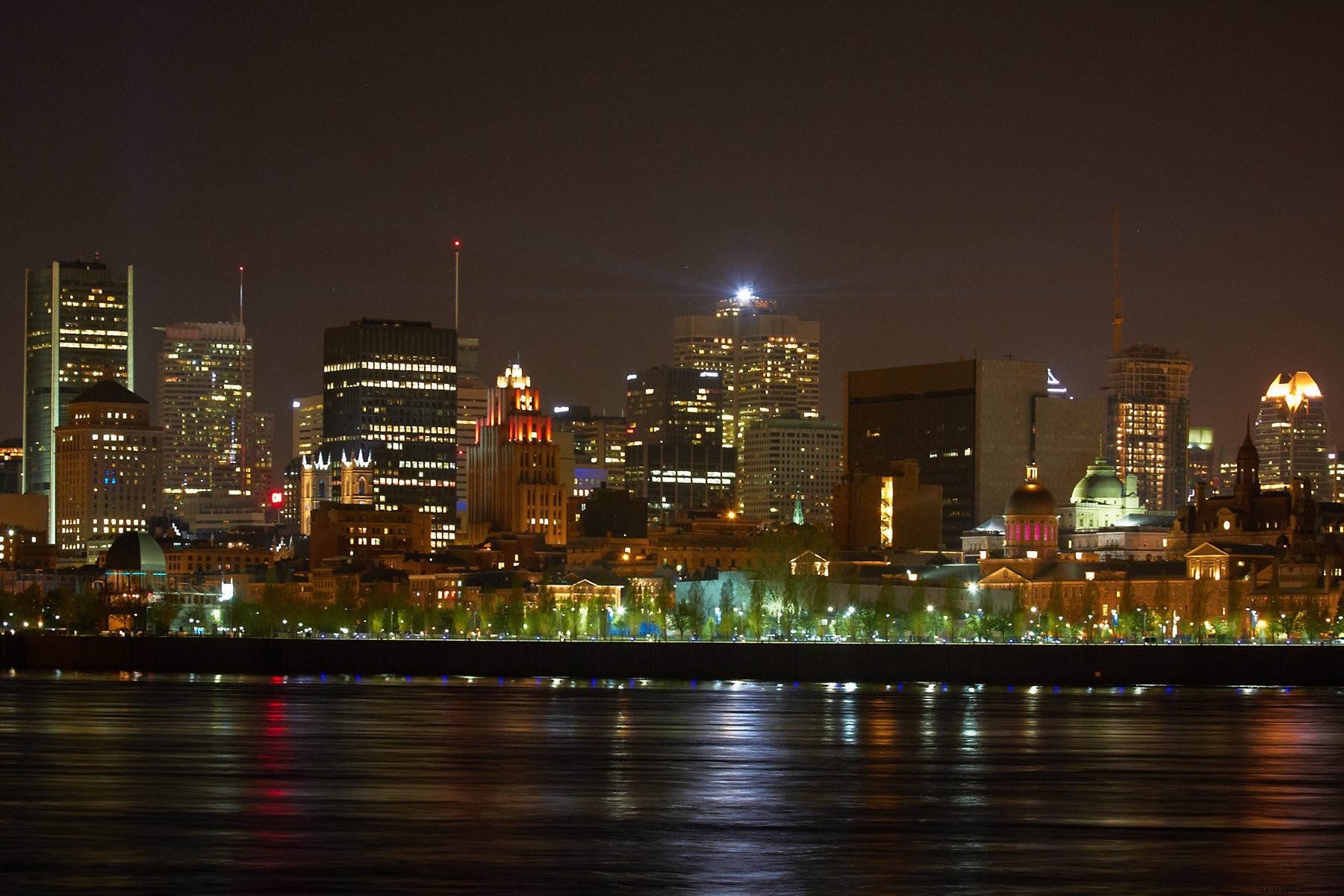 Photo nocturne du bord de l eau à Montréal, Québec