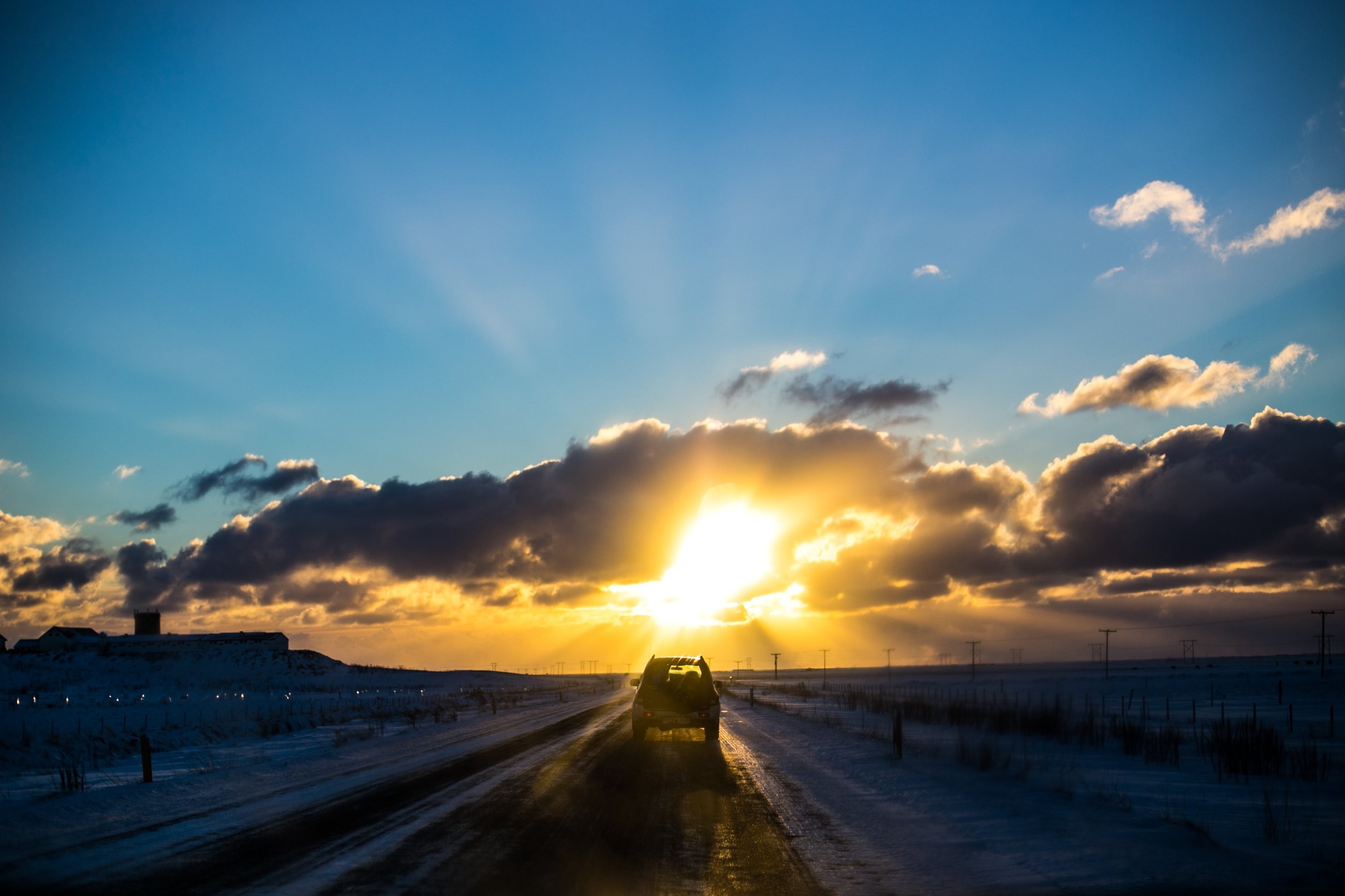 Photo d un coucher de soleil sur l autoroute islandaise