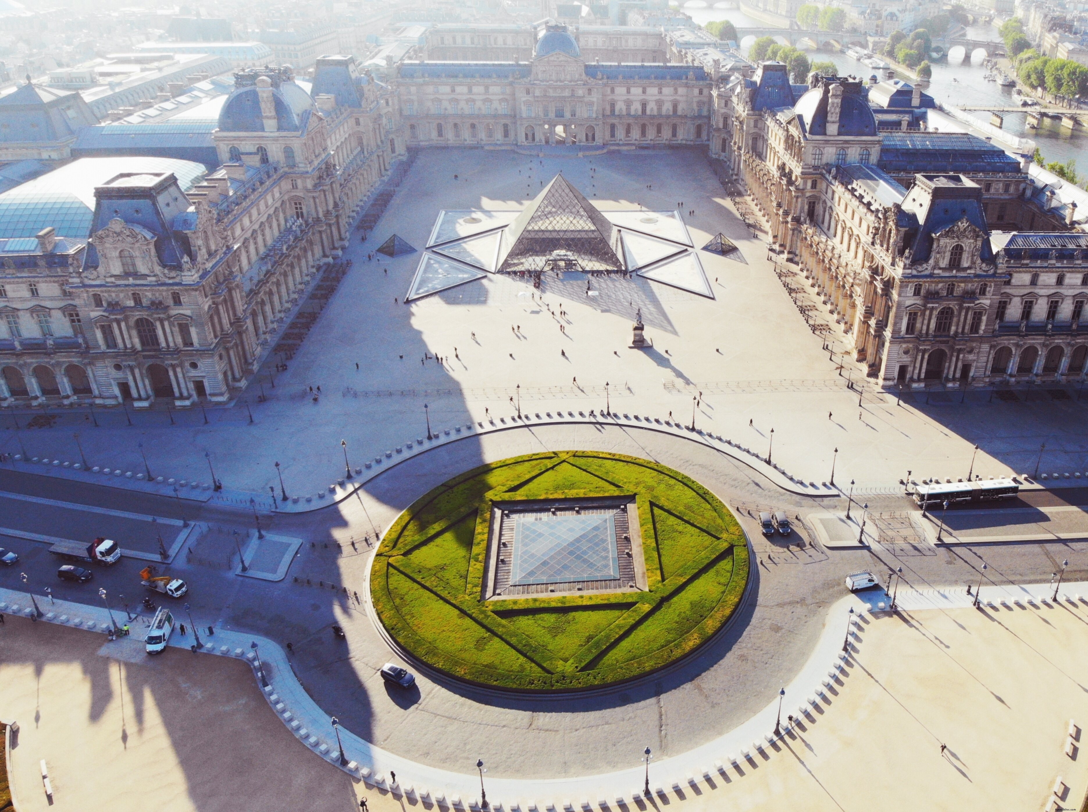 Photo de la Cour du Louvre à Paris, France