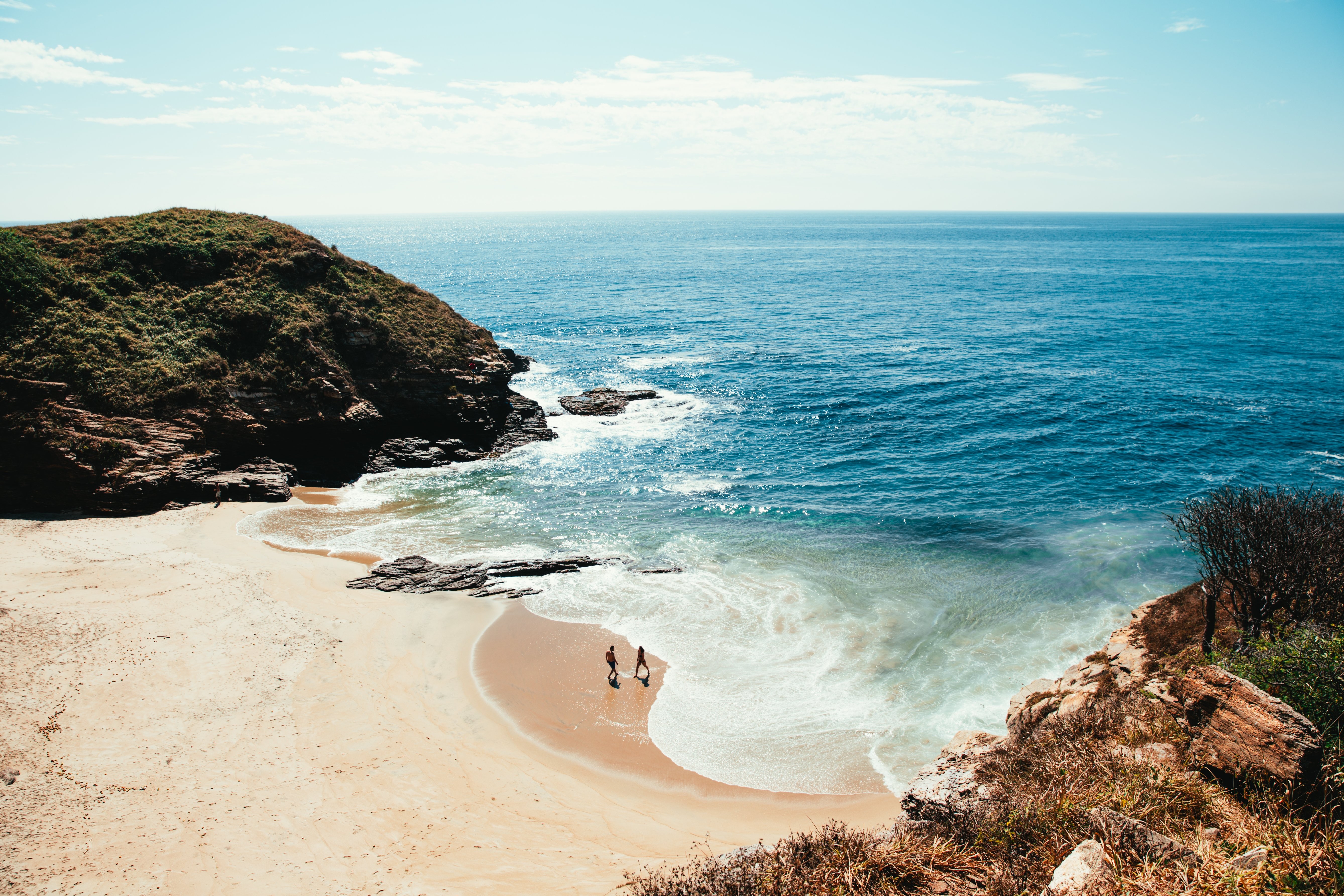 Photo d un couple sur une plage privée