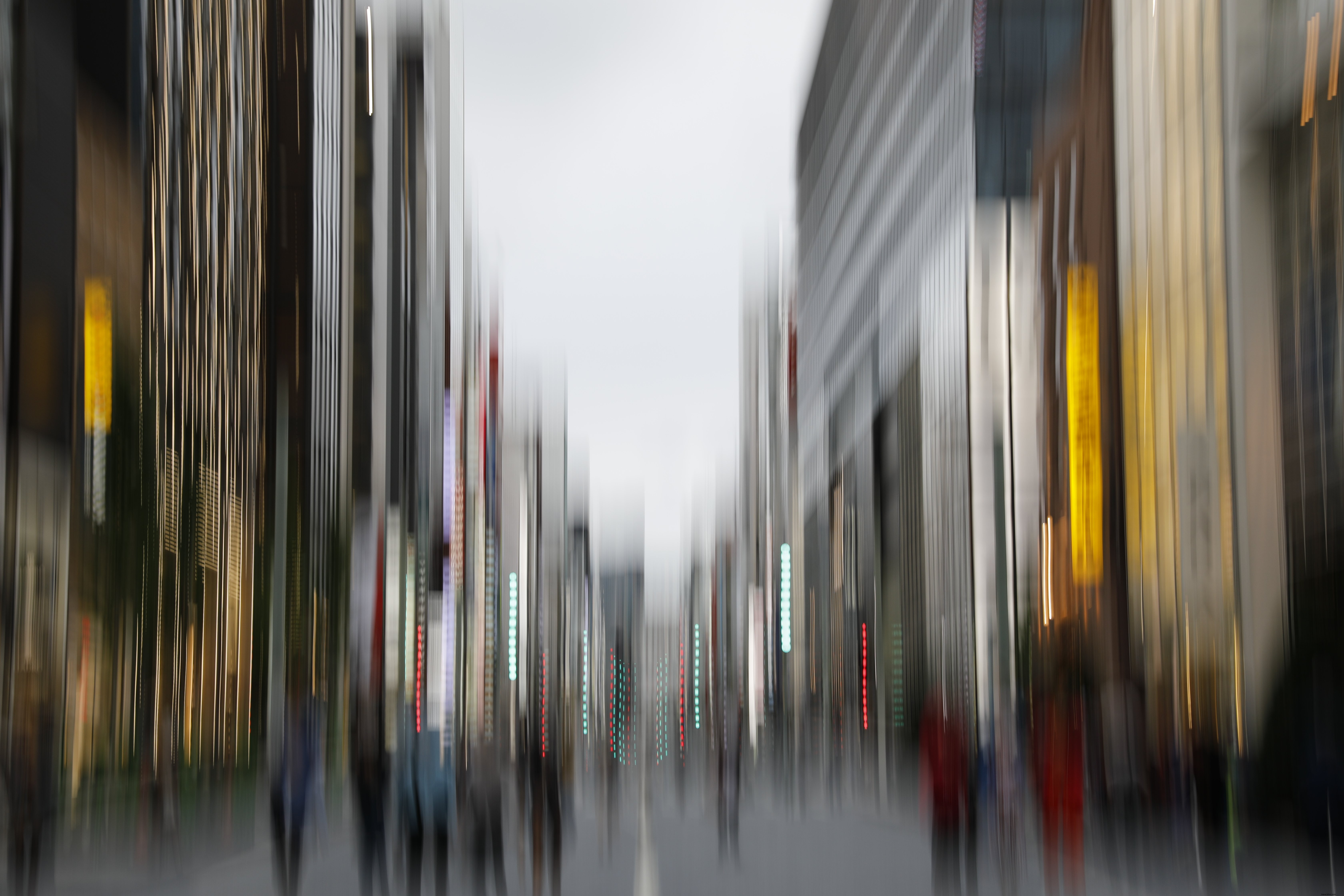 Scène urbaine dynamique capturée en photo en mouvement