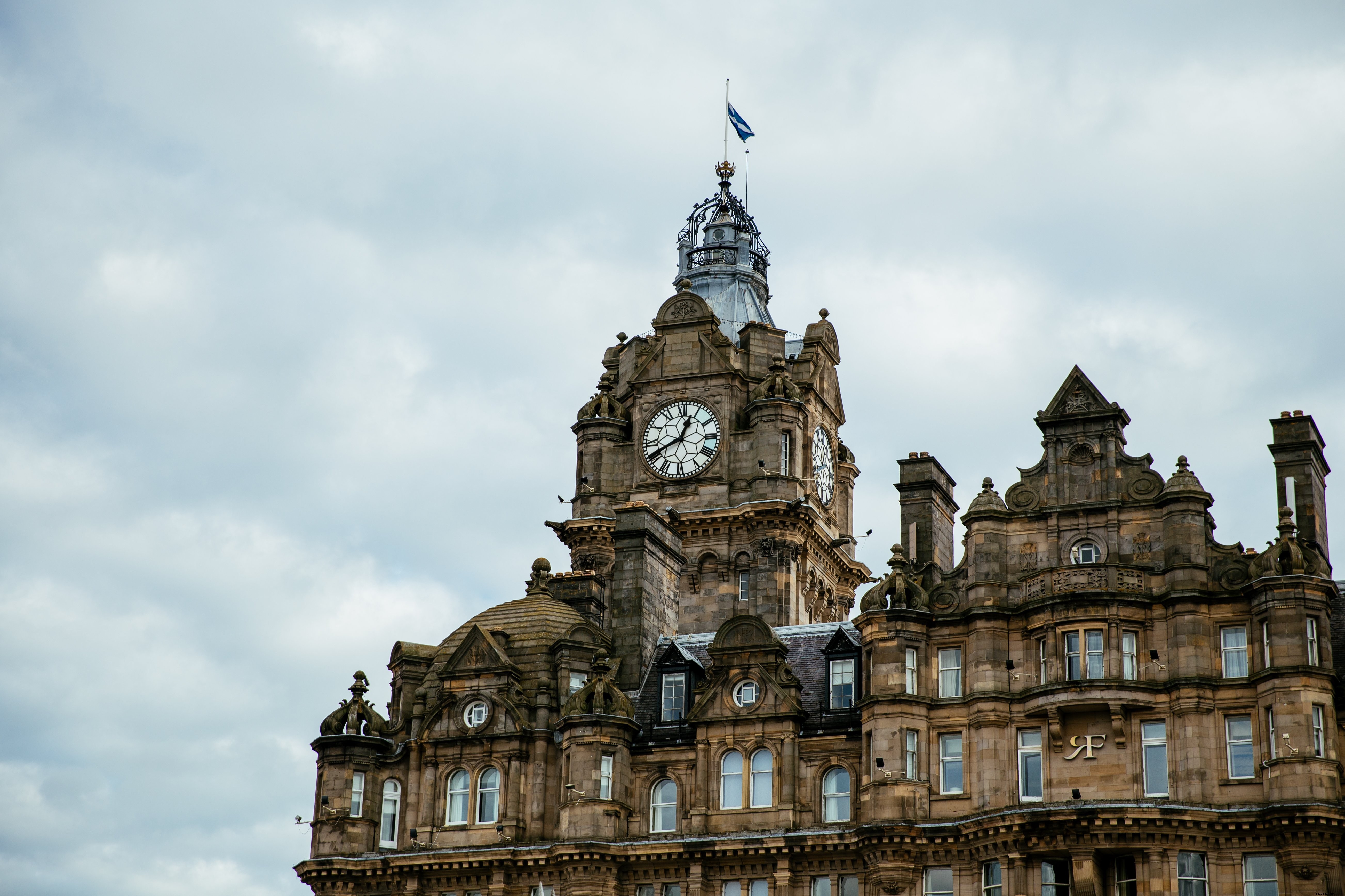 Photo d’une tour d’horloge en Angleterre