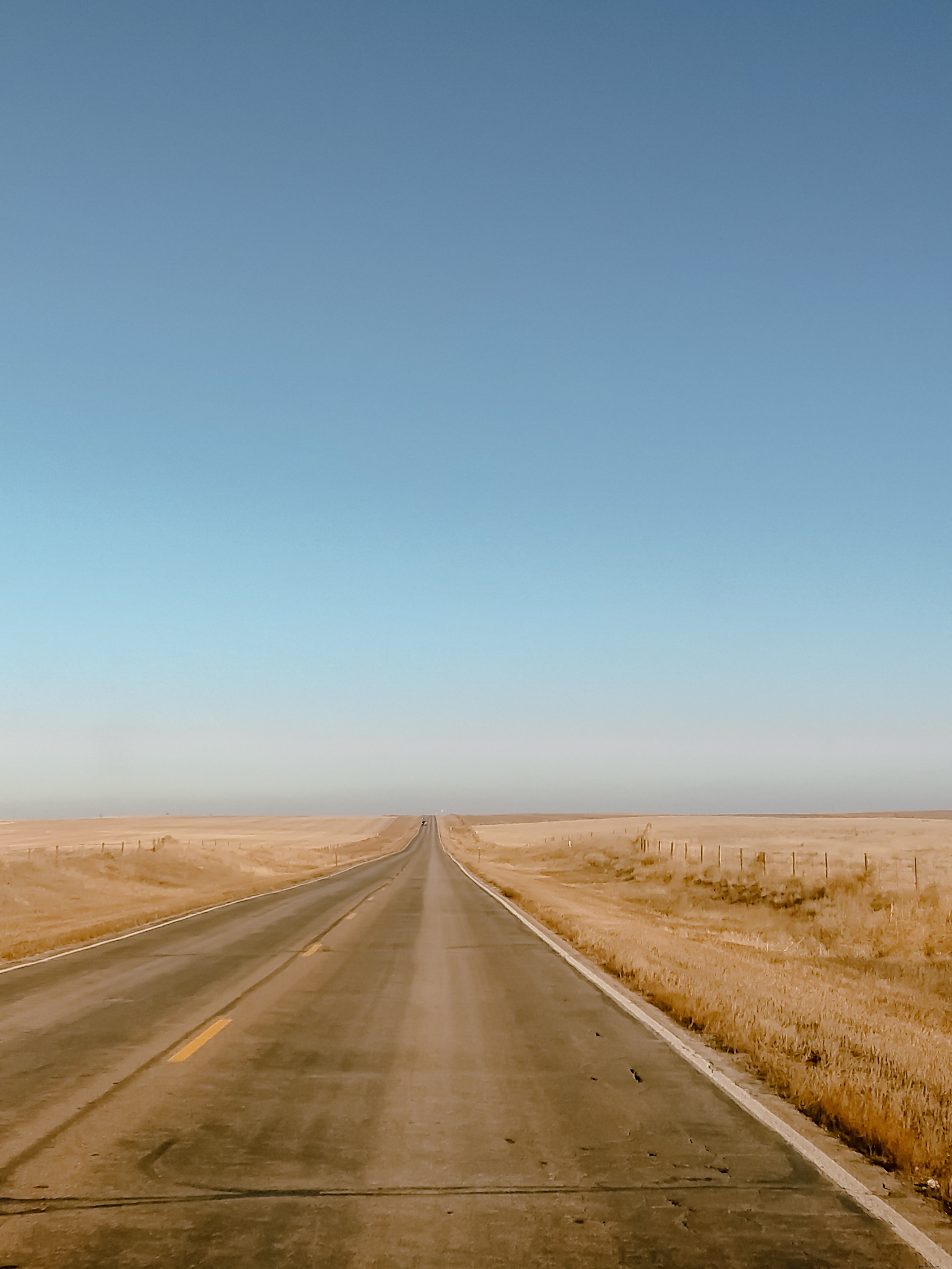 Photo d une route de campagne aride