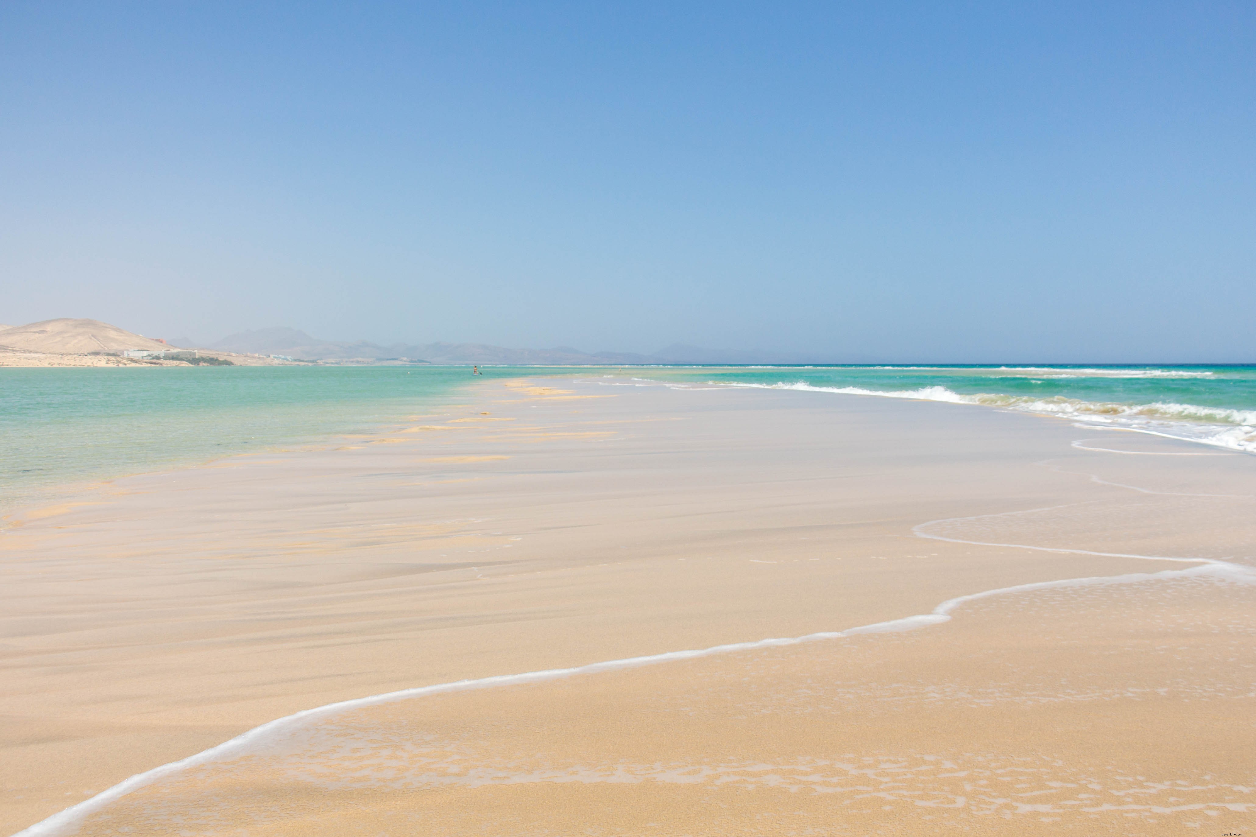 Photo d un banc de sable au milieu des eaux bleues de l océan
