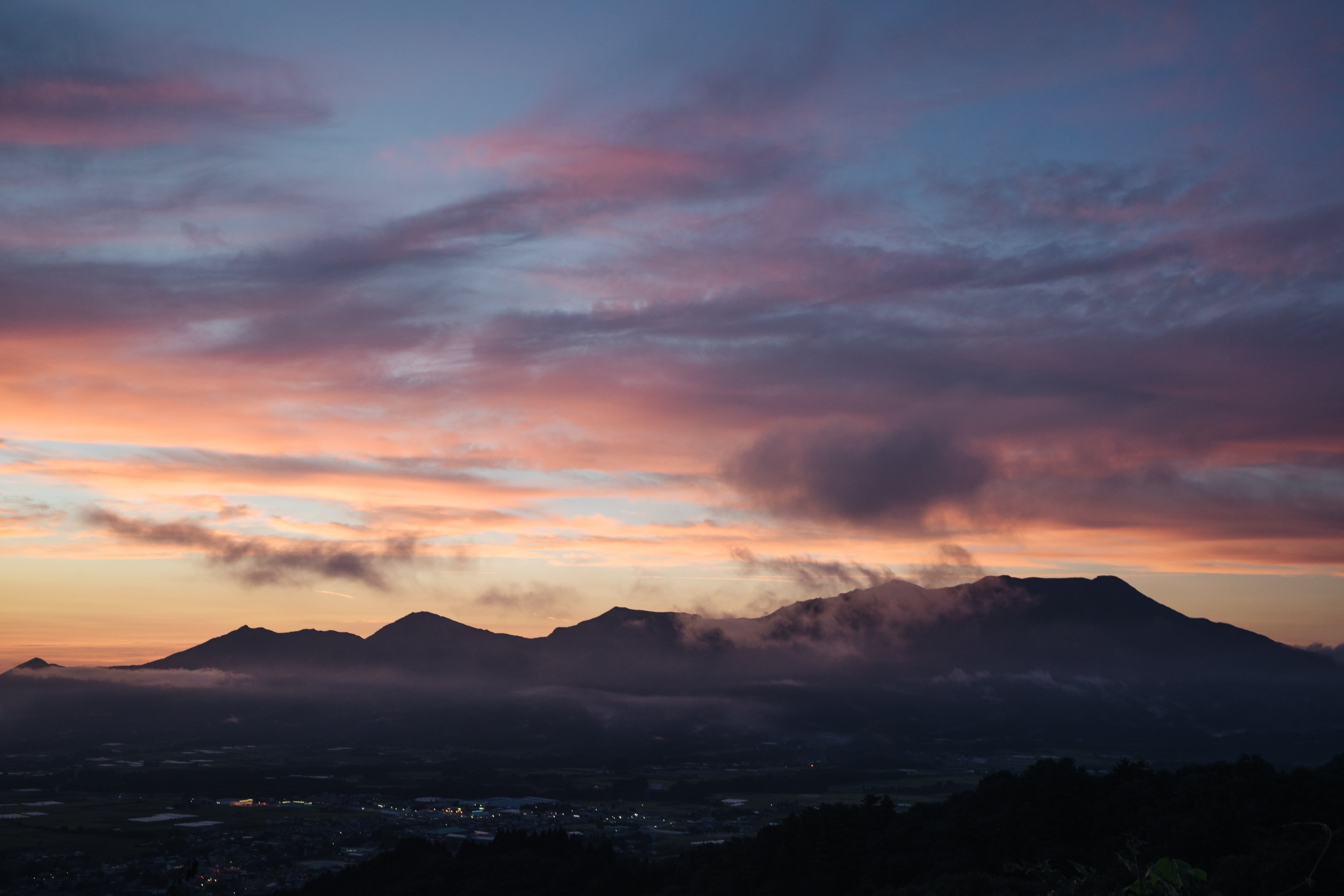 Aube éclatante sur l horizon – Photo Misty Sky