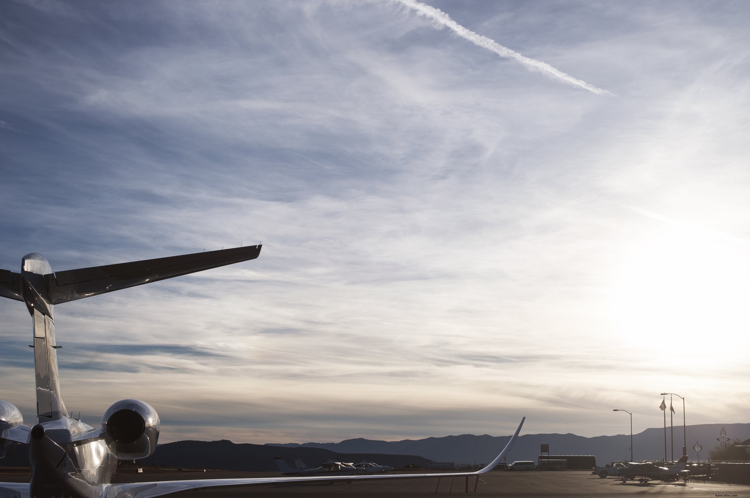 Jet privé capturé sur la piste d atterrissage