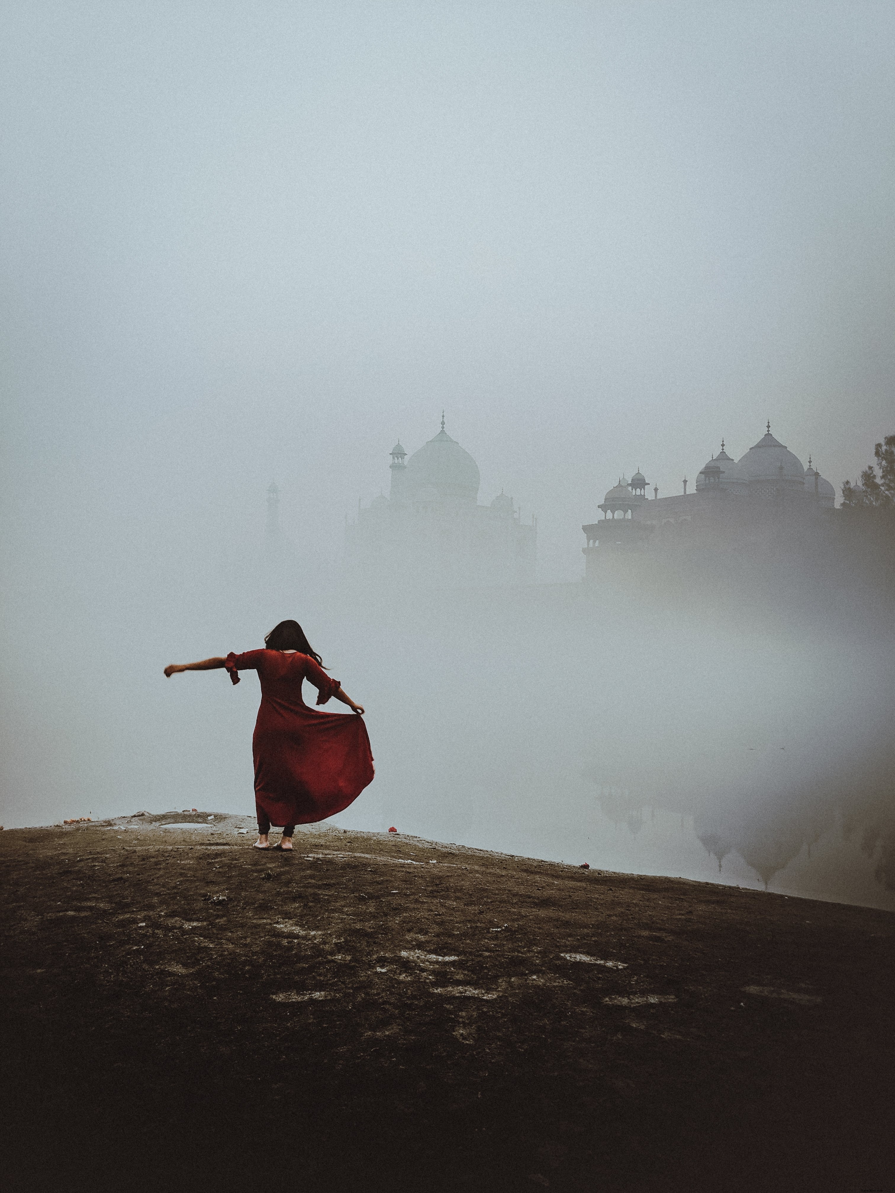 Danse avec le Taj Mahal dans la brume – Photo