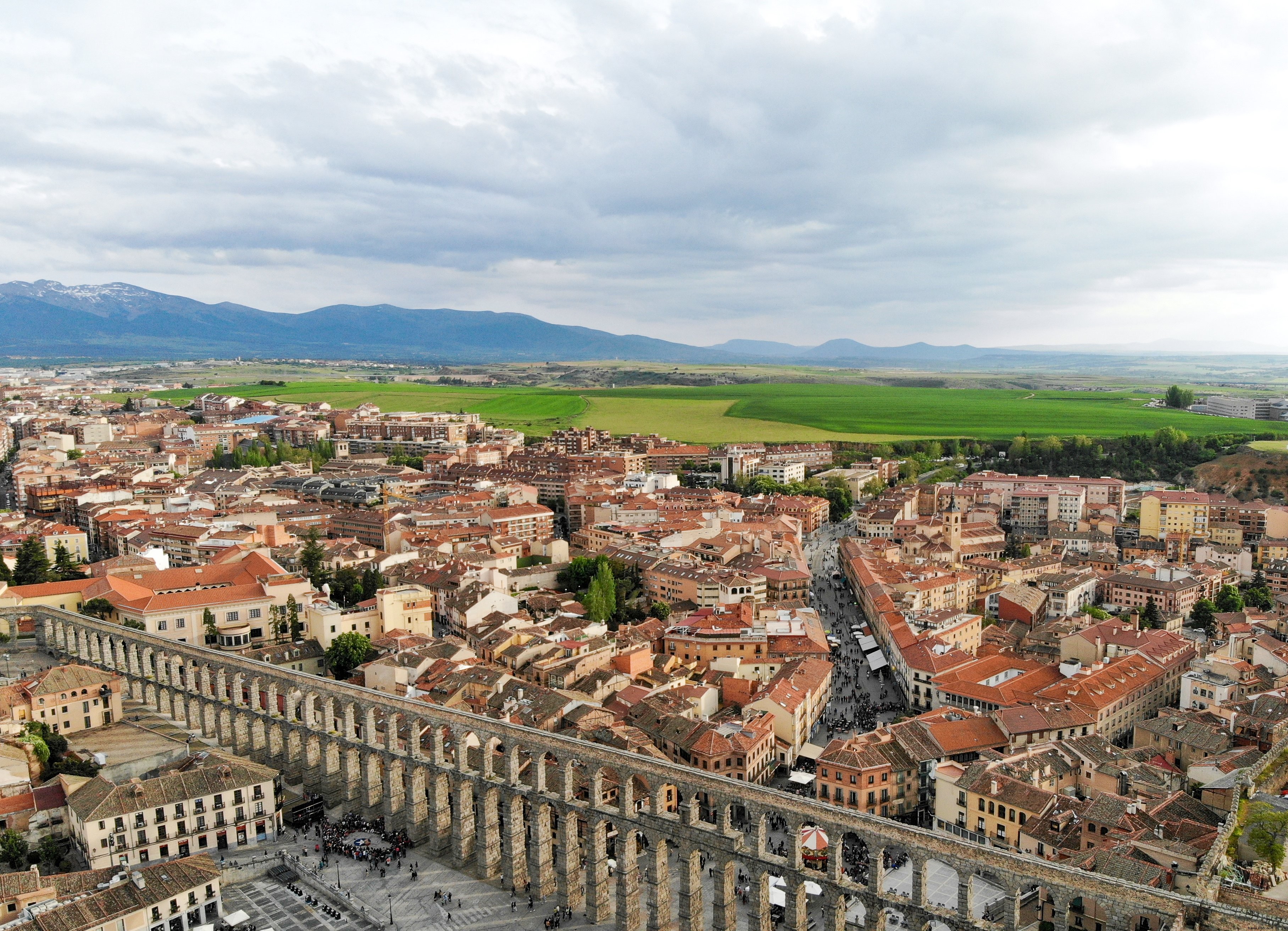 Photo des champs et des piliers de Ségovie, Espagne