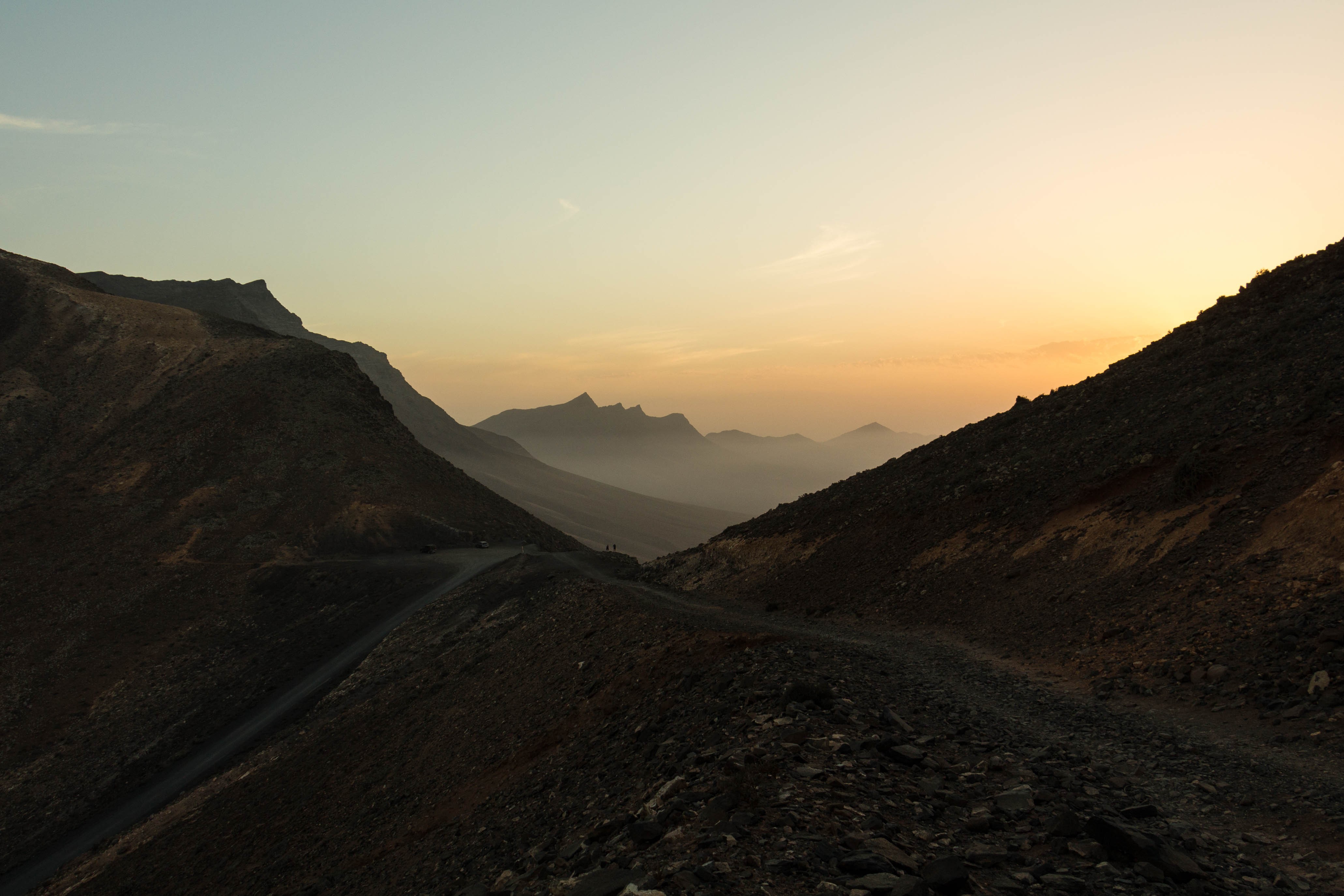 Photo d un chemin étroit dans les montagnes espagnoles