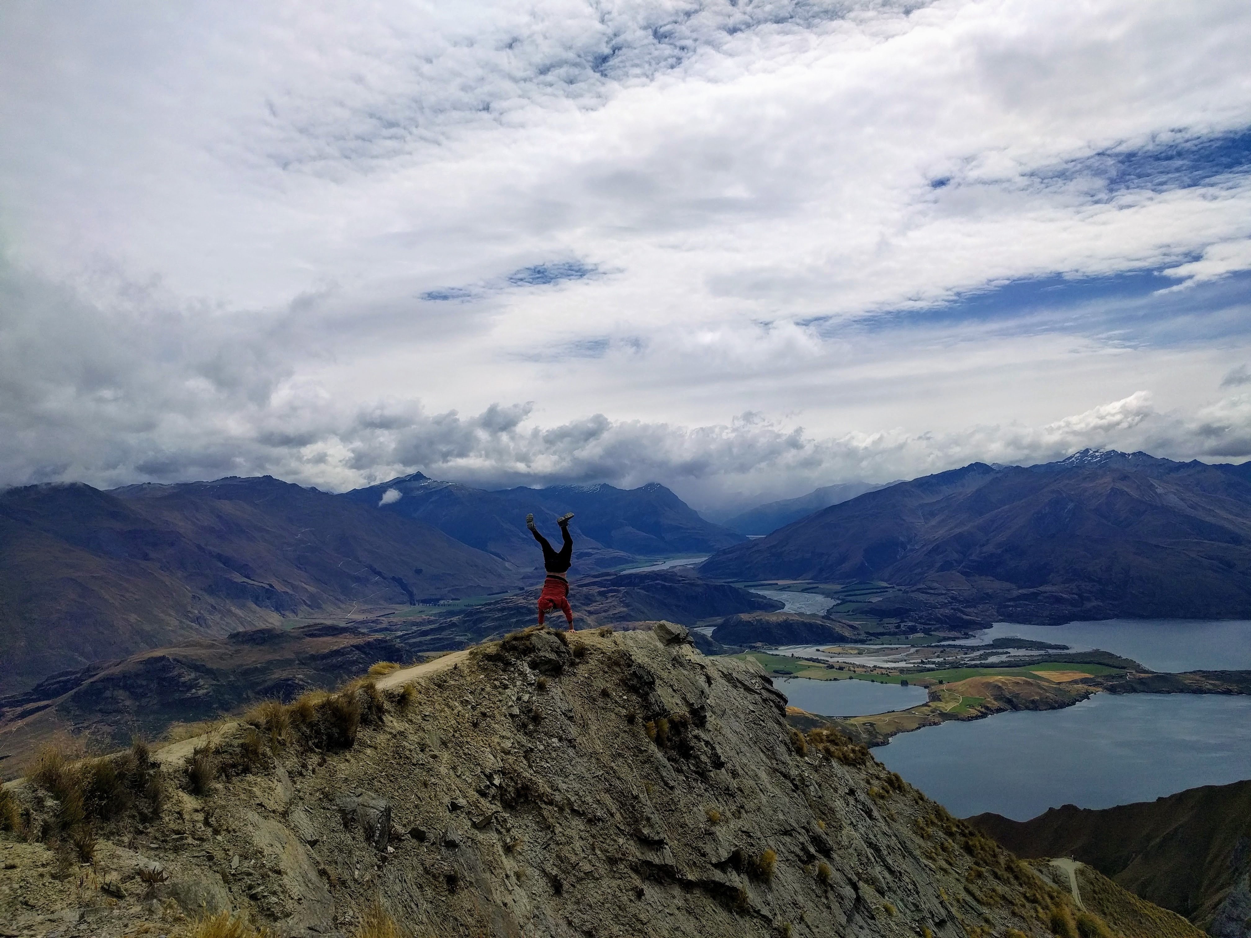 Photo d une aventure extrême : la roue de charrette en montagne