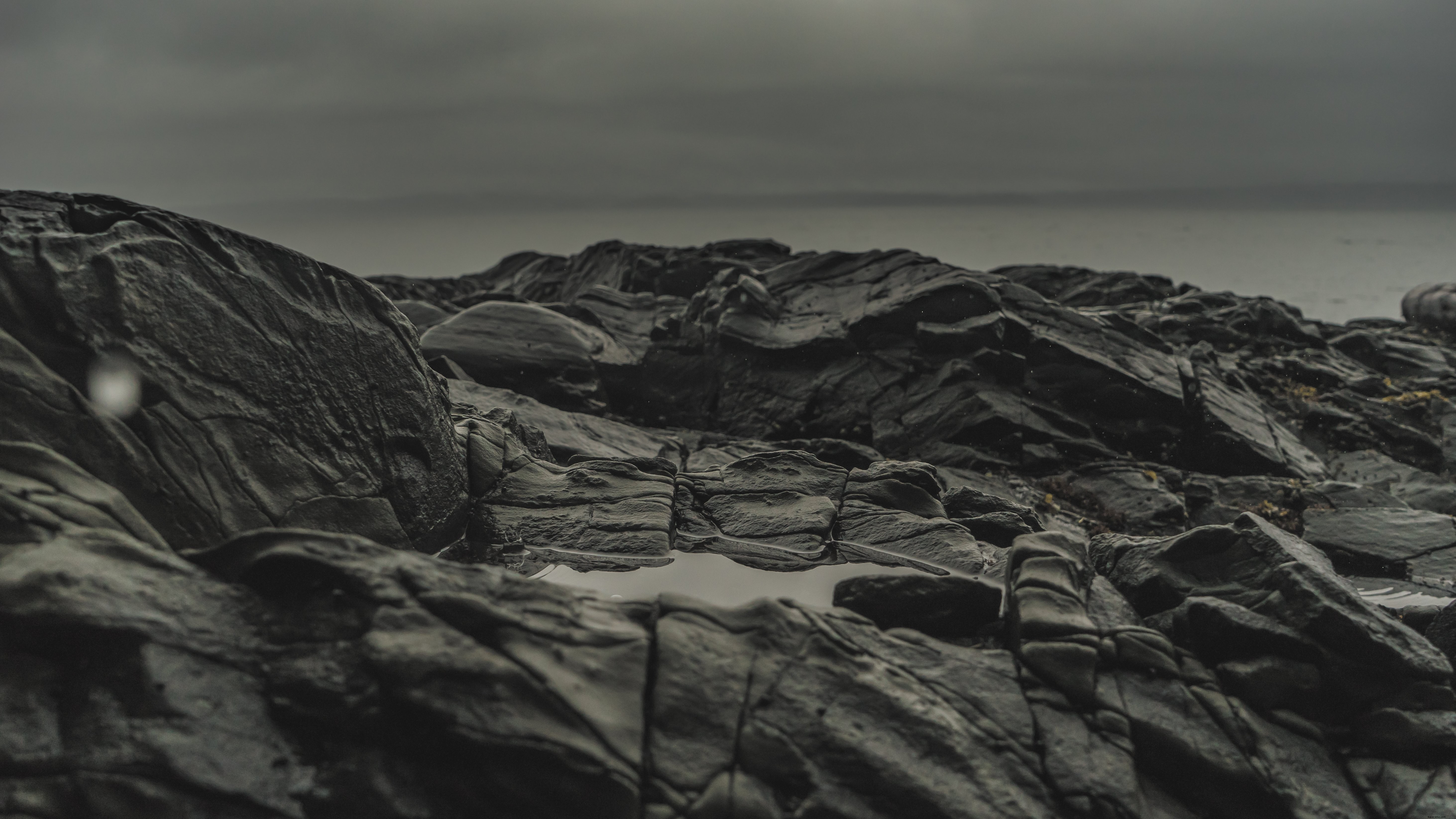 Photo d eau noire dans les piscines en bord de mer