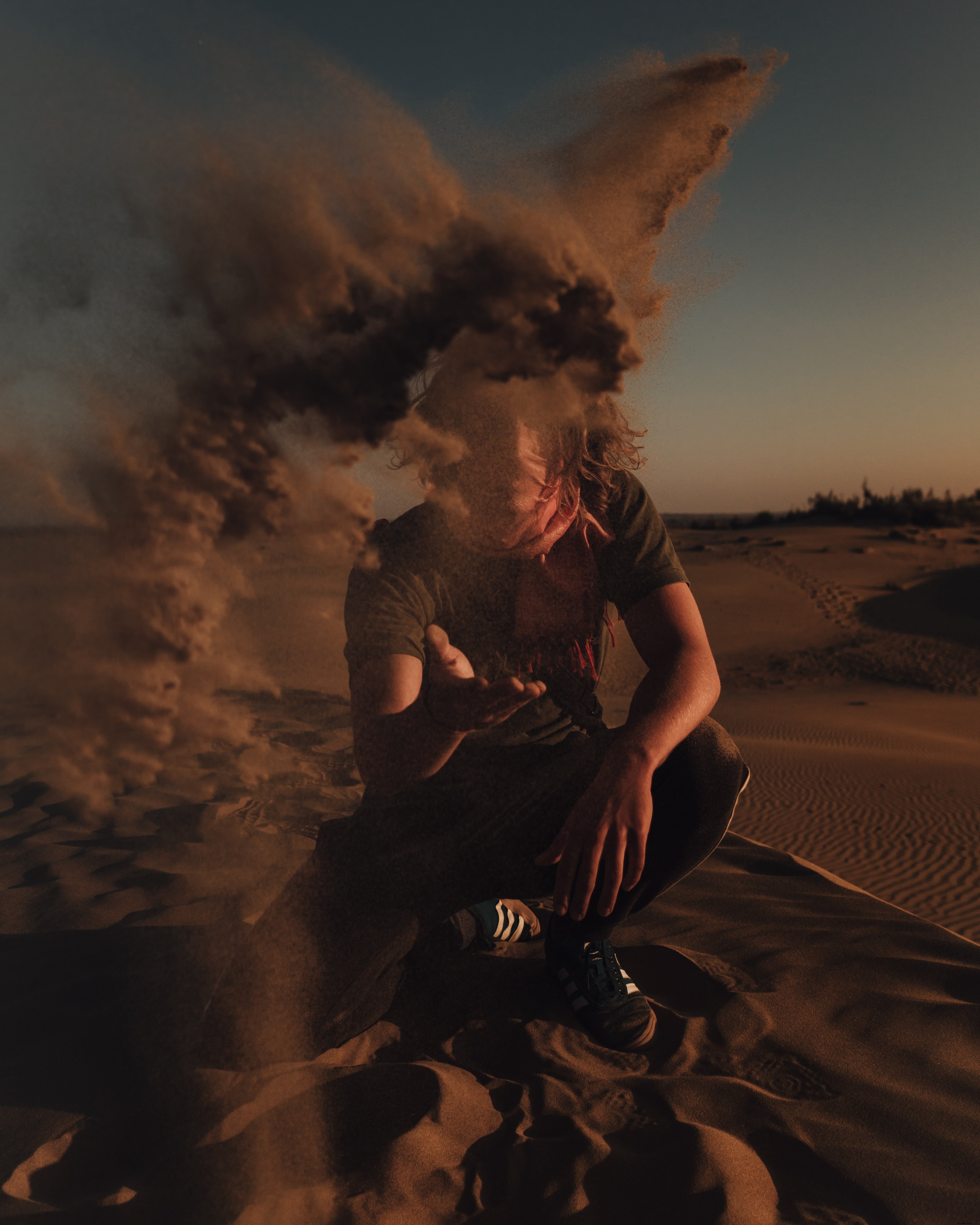 Le sable crée des formes erratiques sous l effet du vent