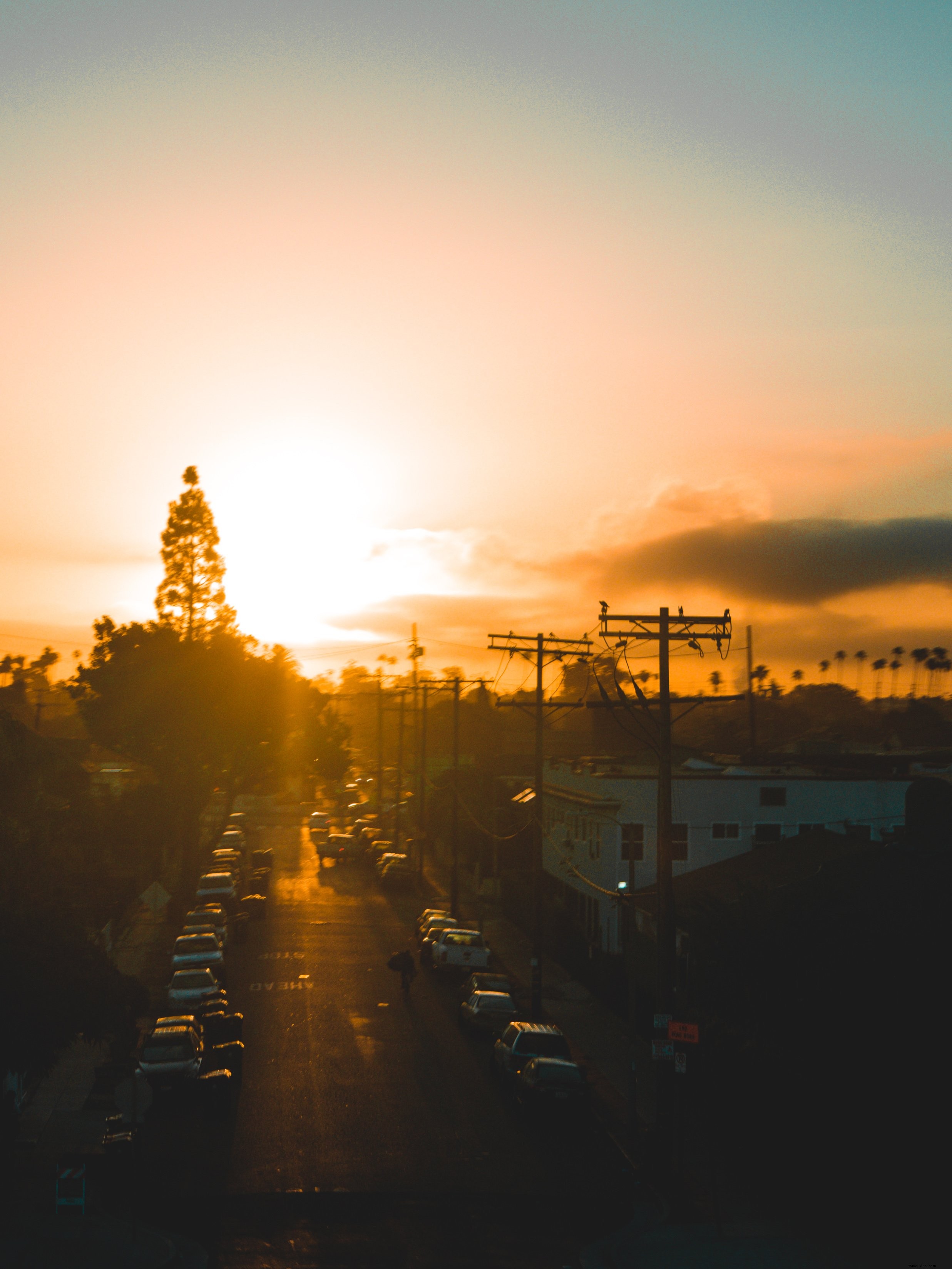 Photo d’un lever de soleil à l’horizon