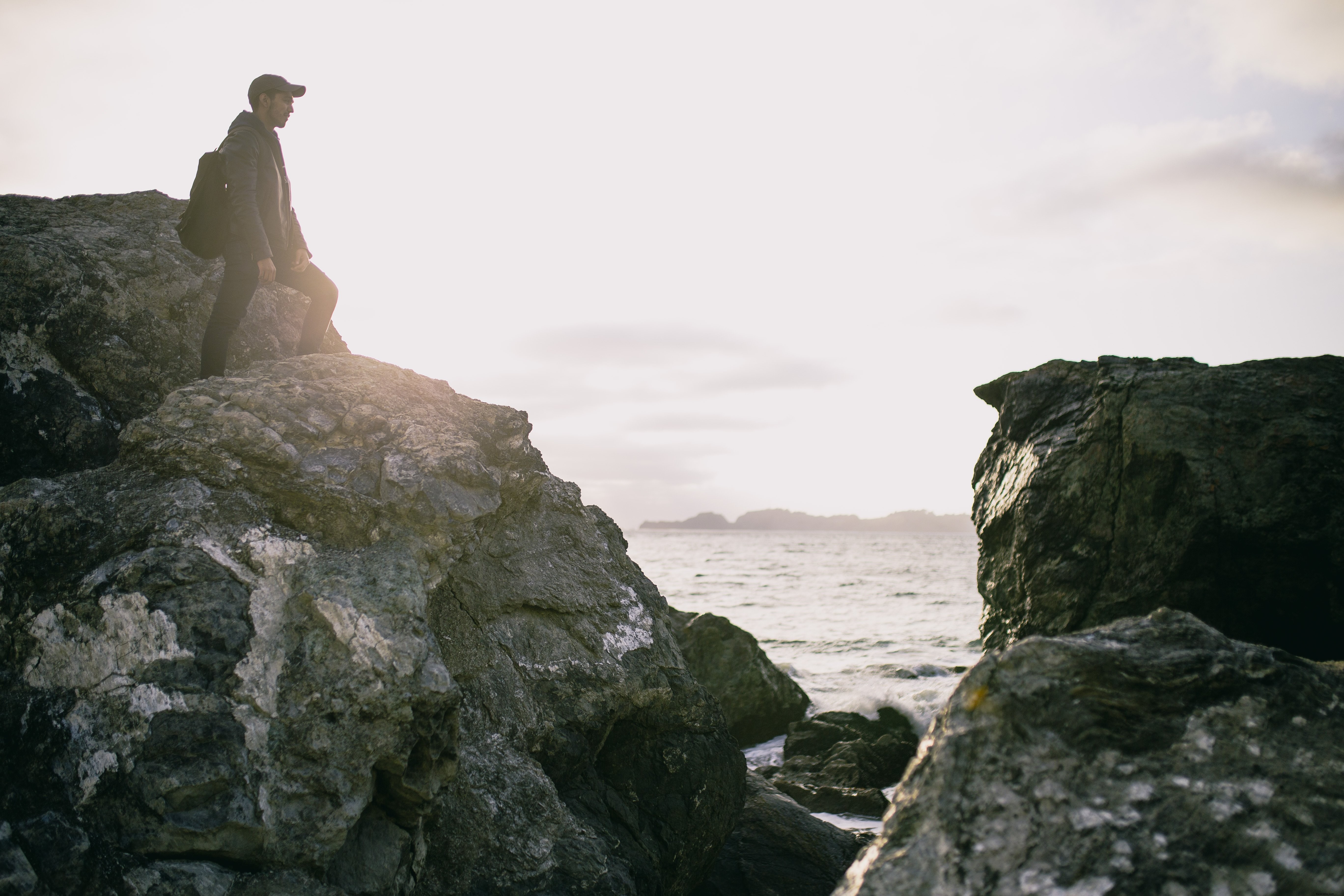 Un randonneur au sommet de Tall Rock – Photo d Ocean