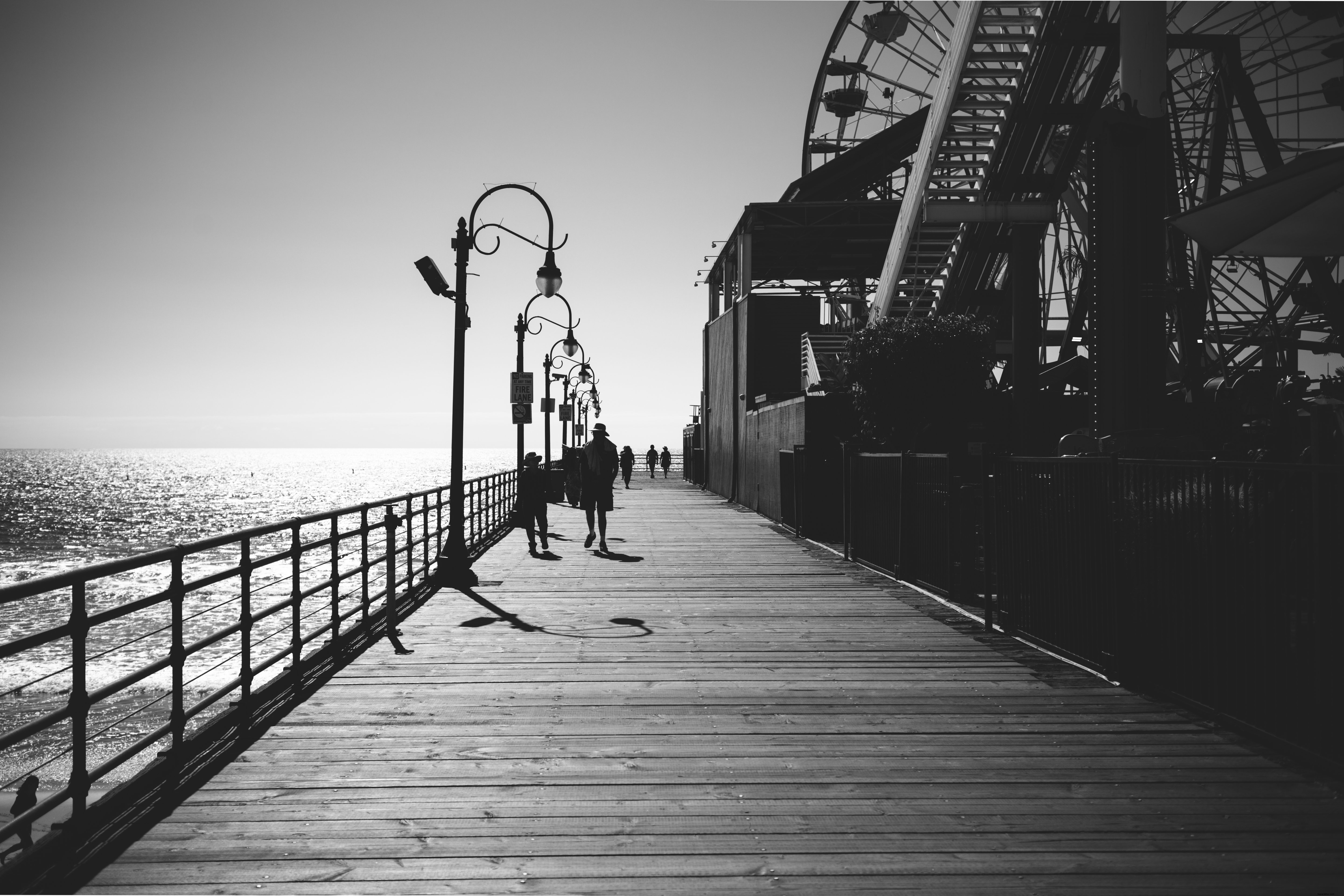 Photo en noir et blanc d une promenade
