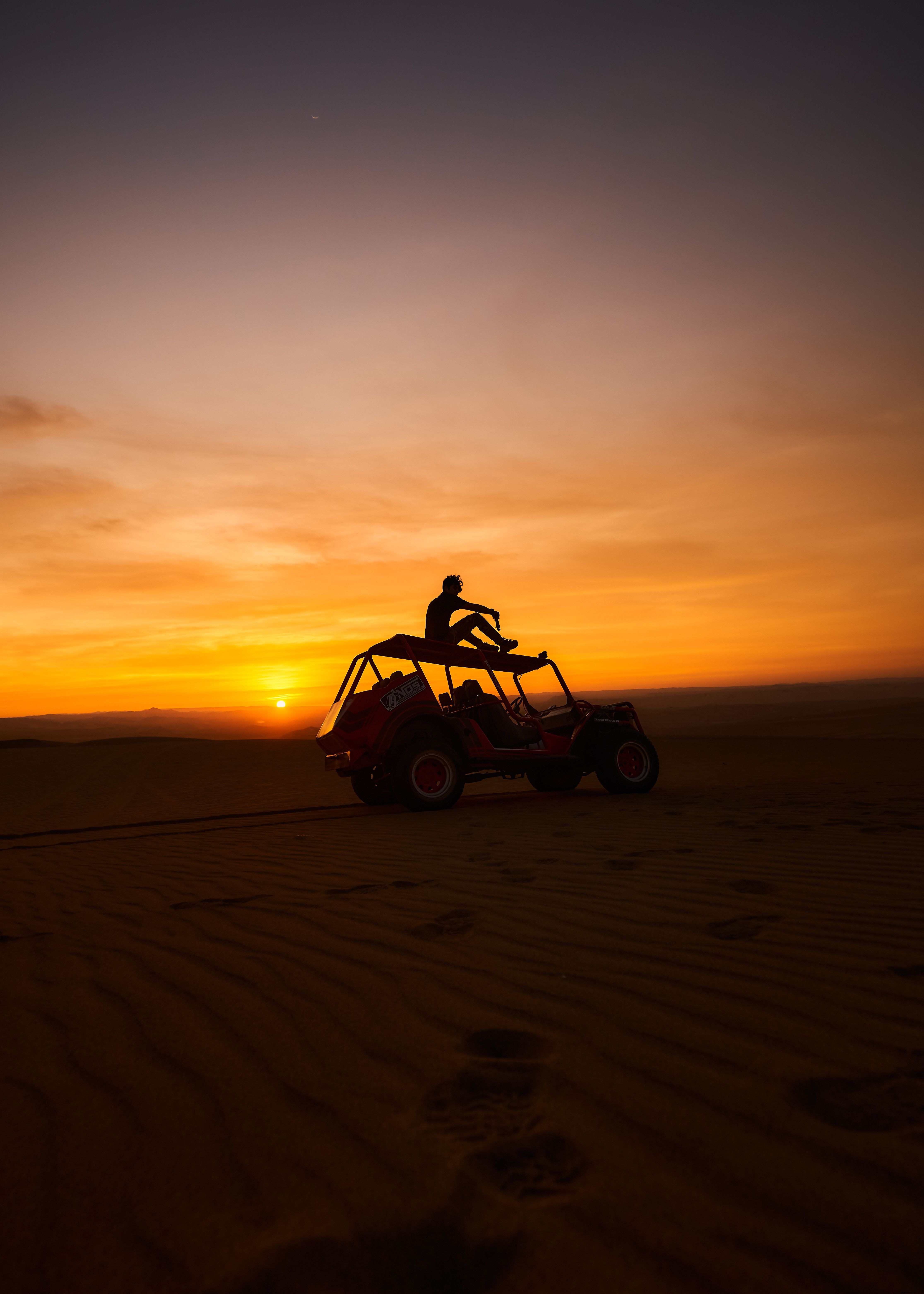 Photo d’un Dune Buggy au coucher du soleil