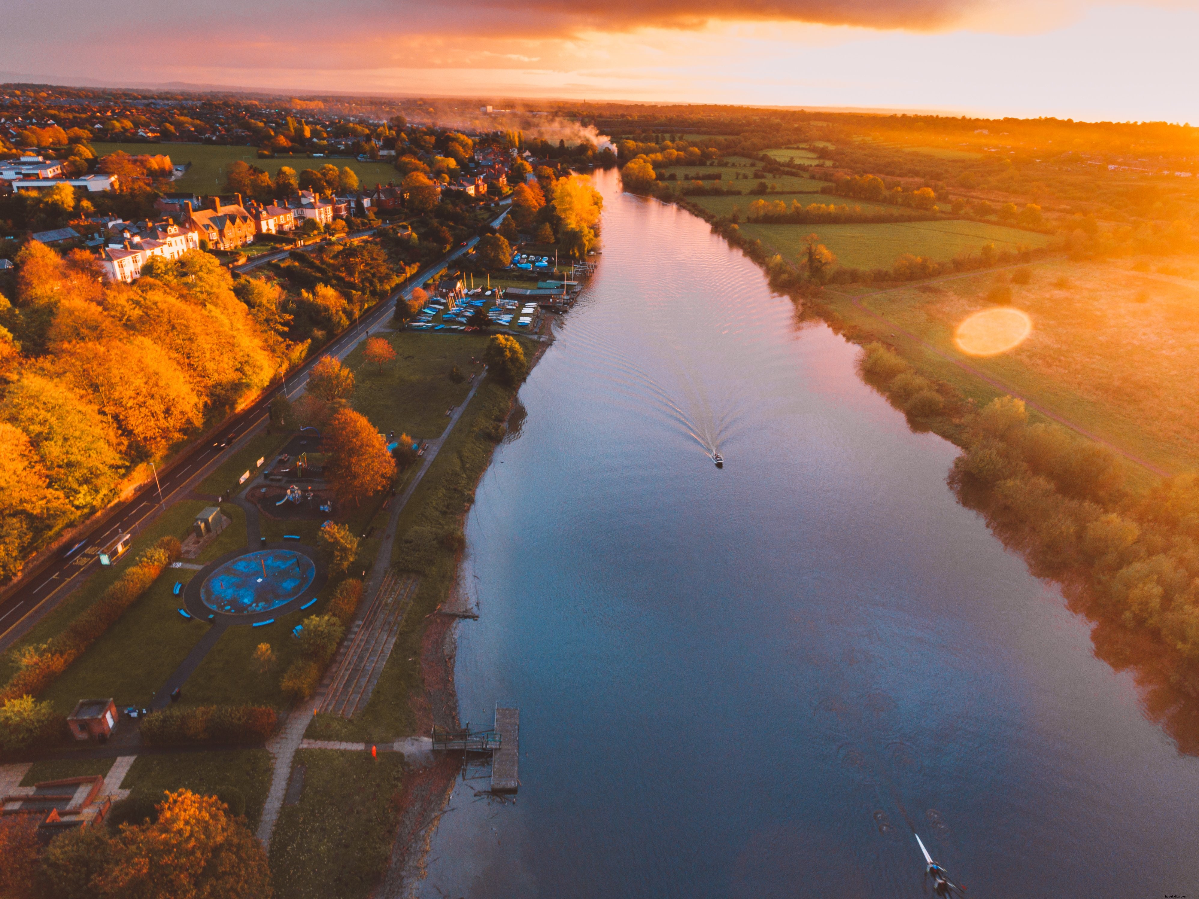 Paysage automnal d’une rivière – Photo