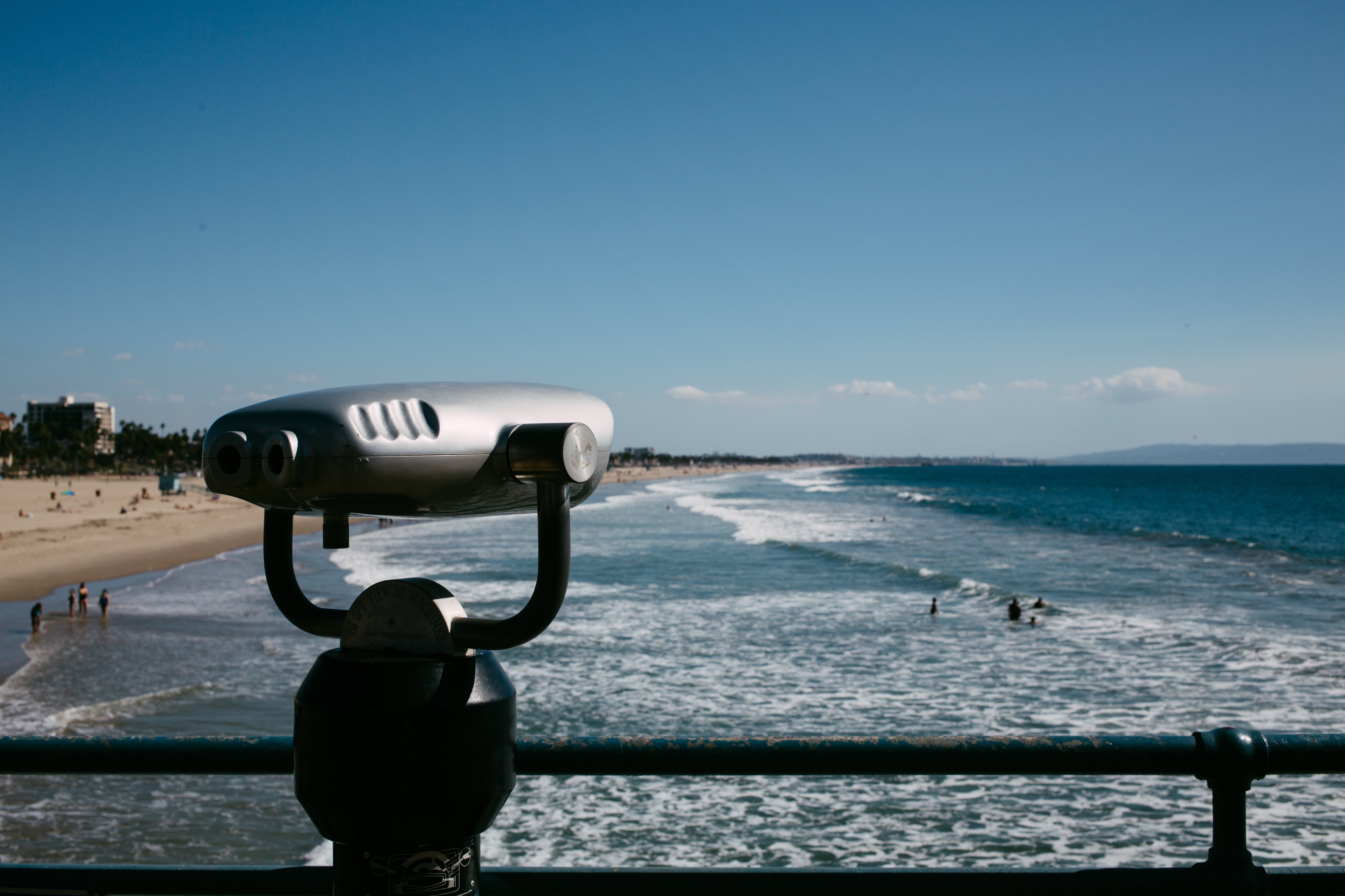 Photo d’une machine de visualisation contemplant l’horizon