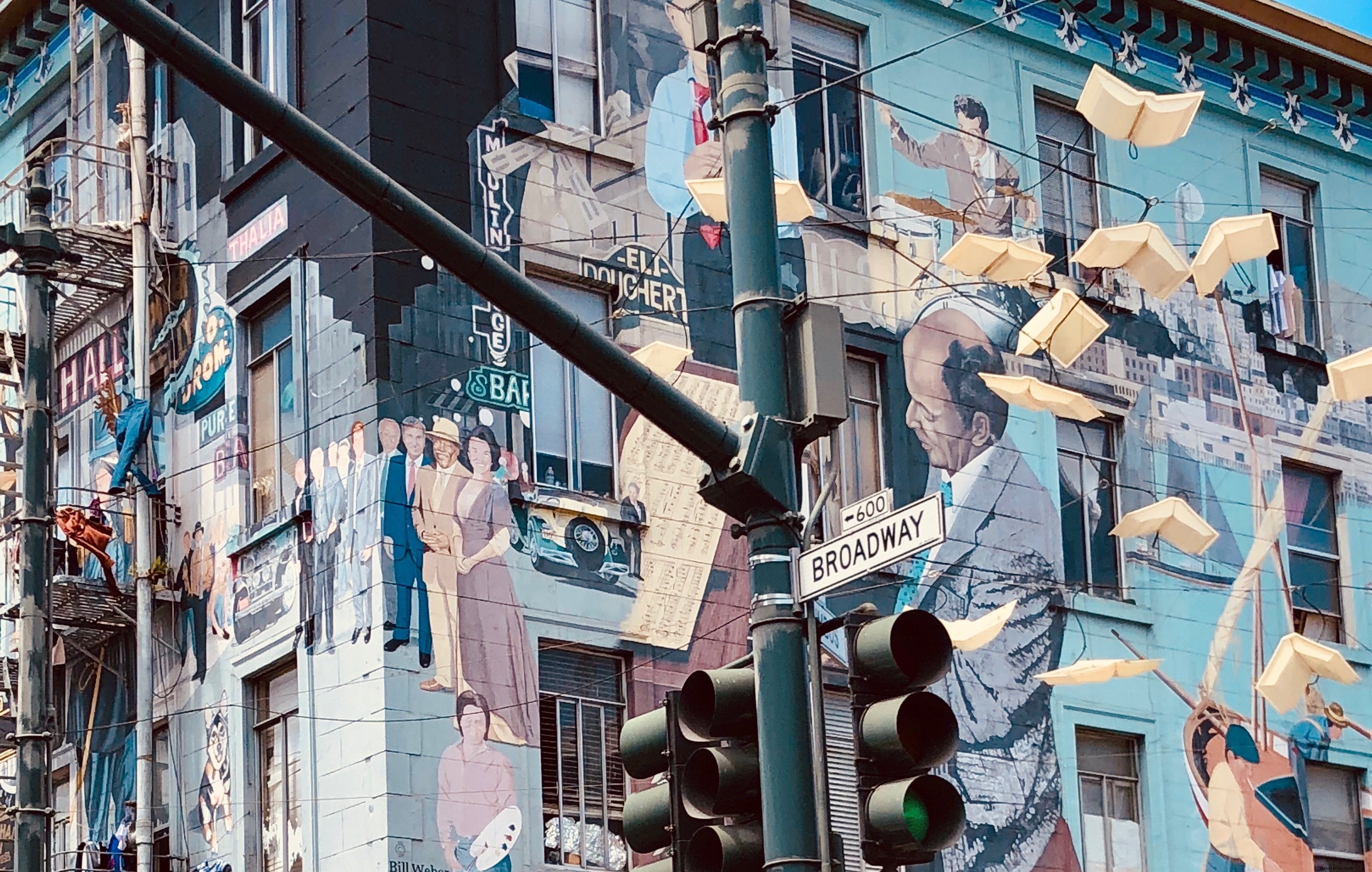 Une murale de rue représentant des musiciens