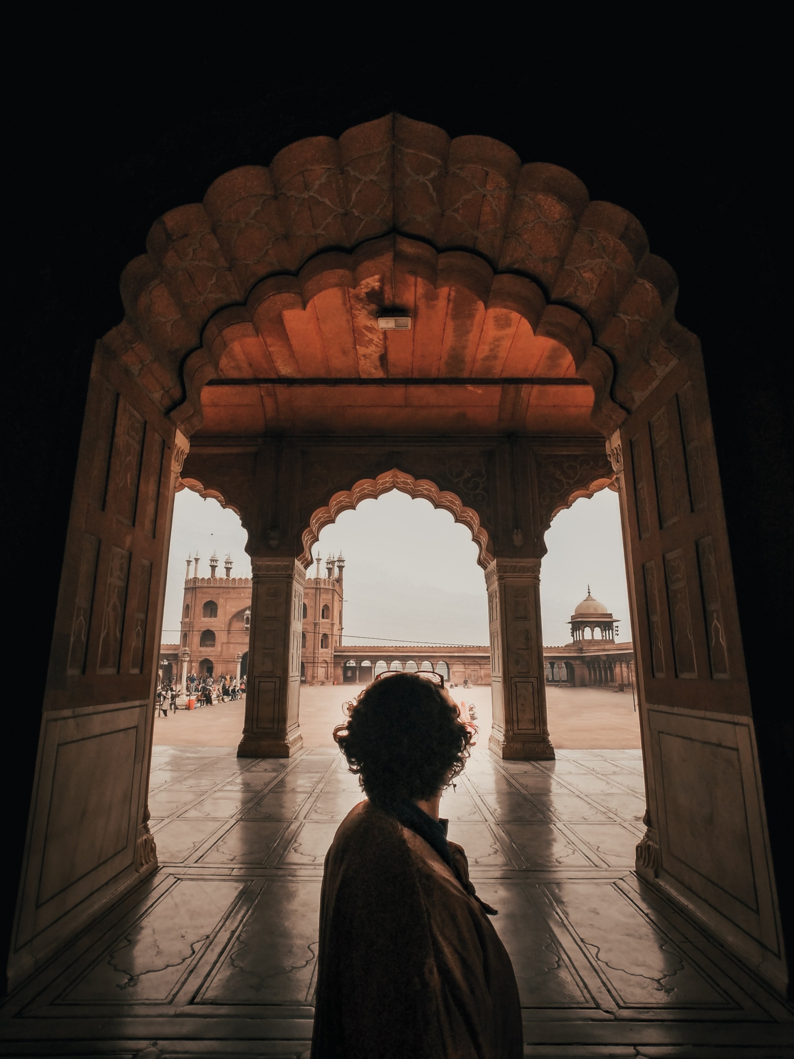 Regarder à travers les arches – Photo