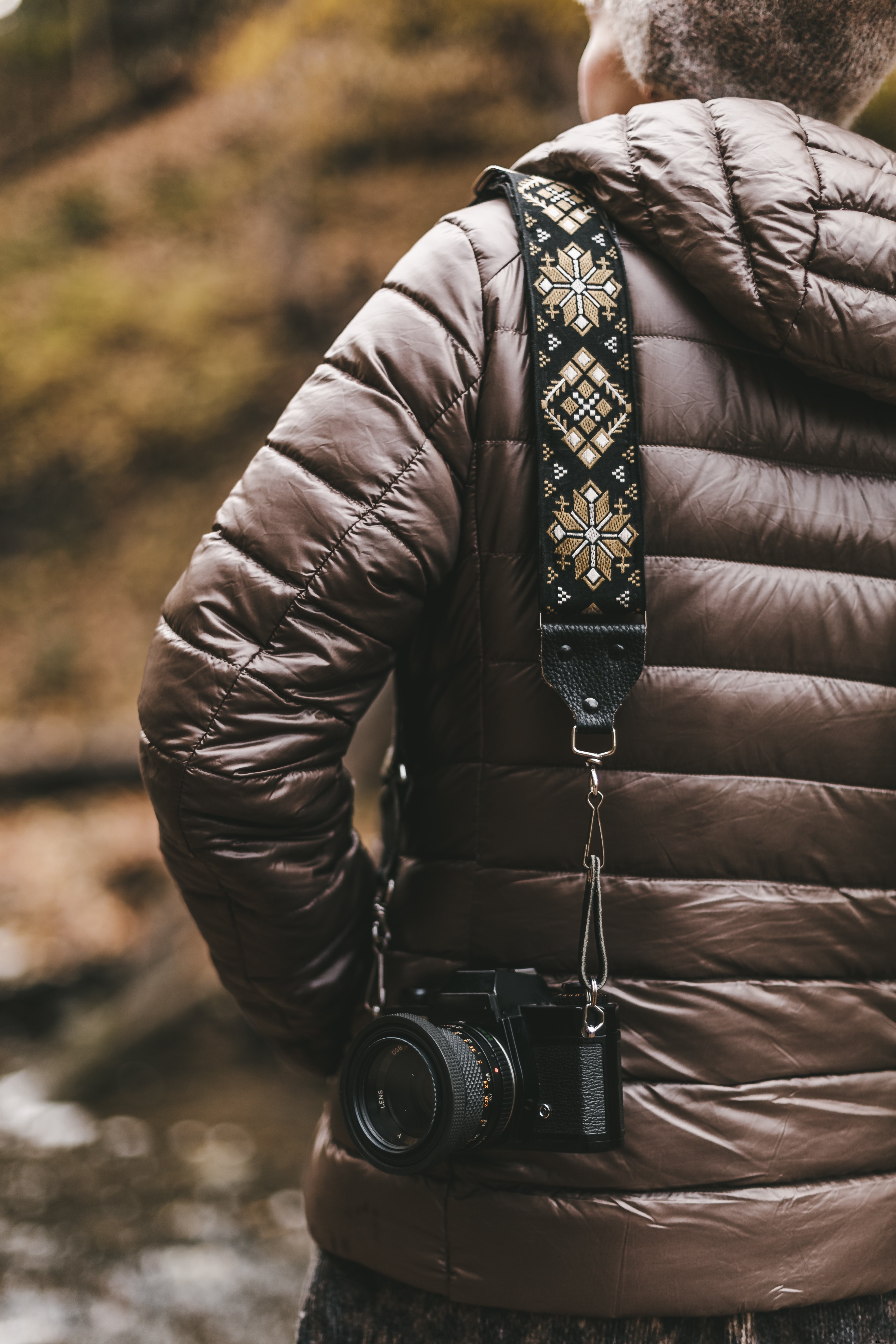 Photographe en extérieur : cliché réalisé avec un appareil photo classique