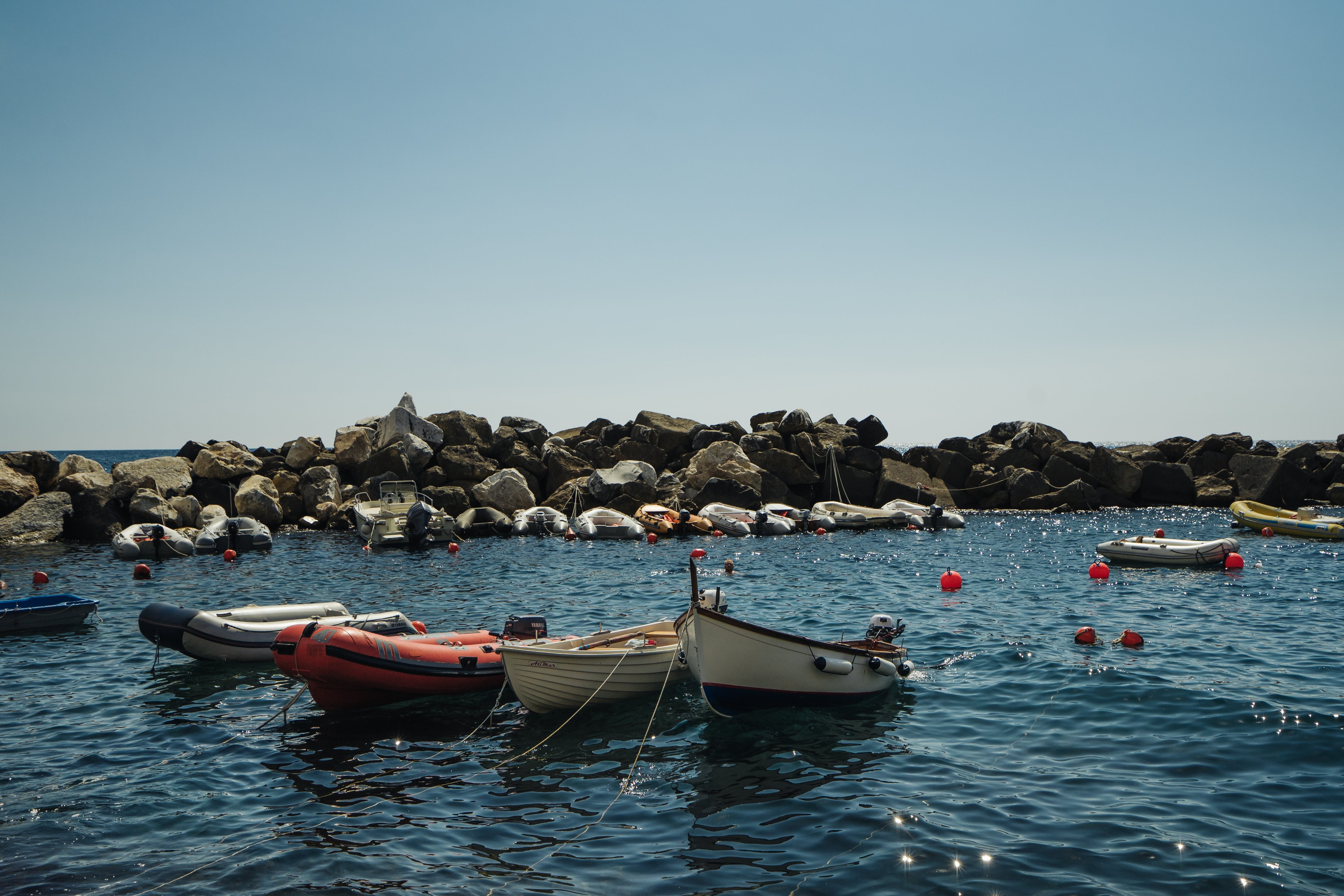 Des bateaux sur une photo de Rocky Cove