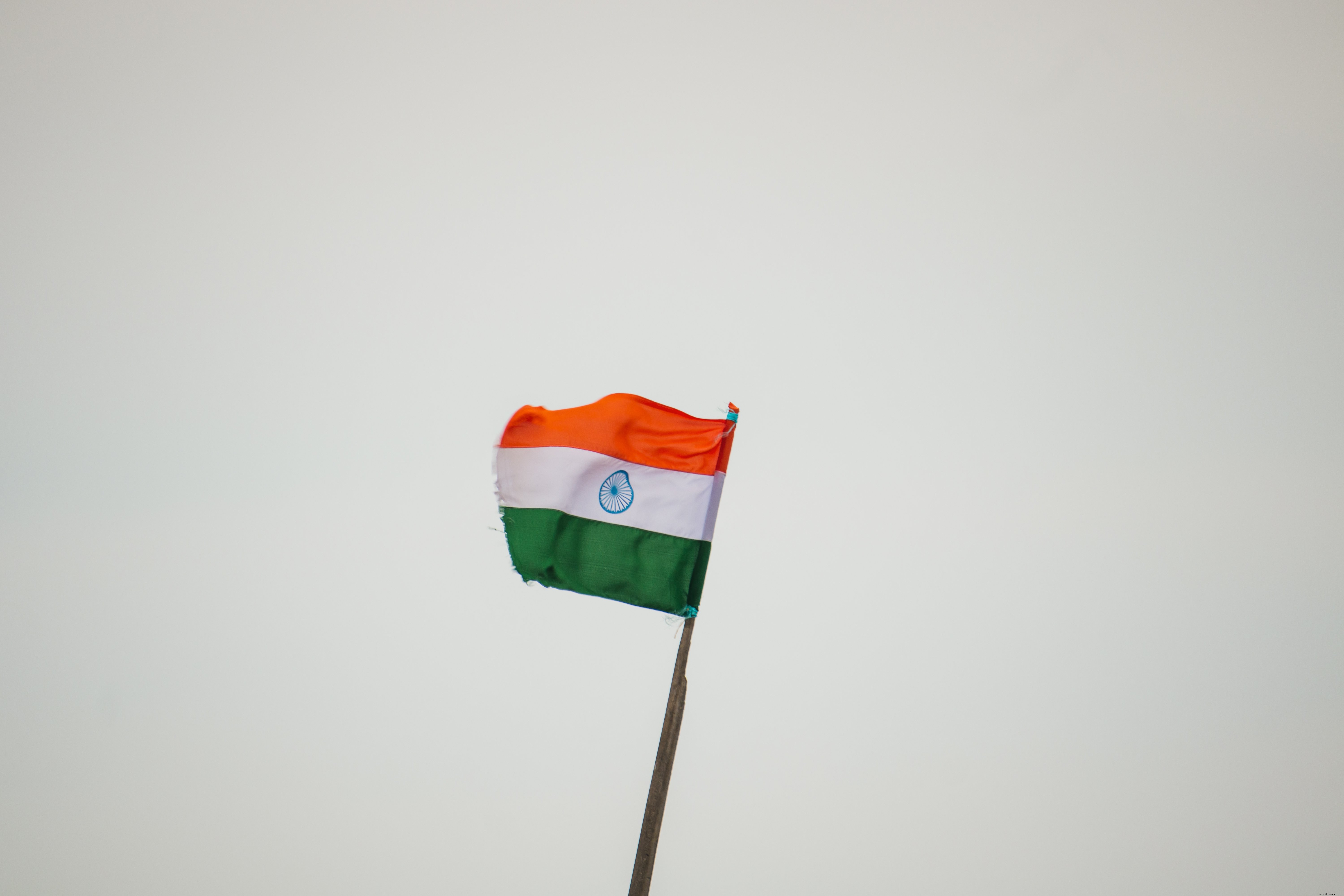 Photo du drapeau indien sous un ciel couvert
