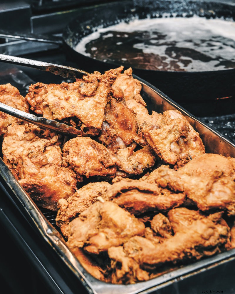 Le légendaire restaurant de poulet frit de Harlem, assaisonné à la perfection