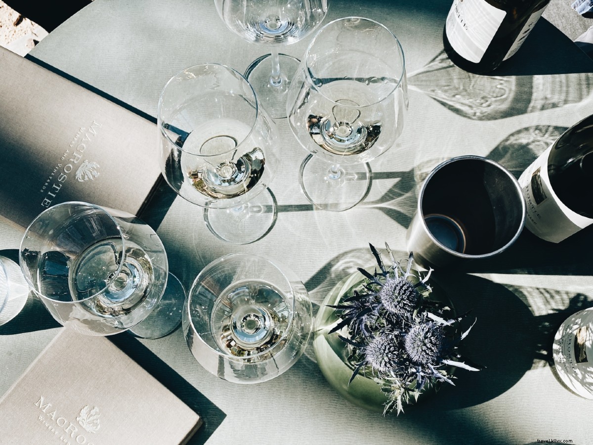 Plongée dans le vin rouge, blanc et le design en Californie viticole