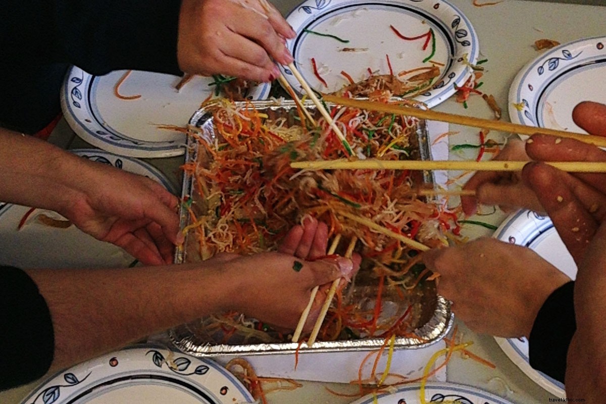 Nouvel An chinois 101 : comment préparer la salade de prospérité