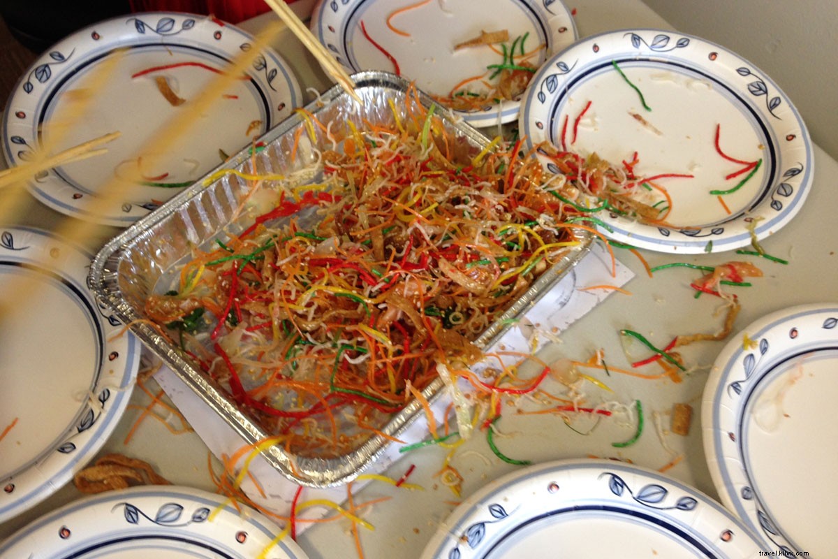 Nouvel An chinois 101 : comment préparer la salade de prospérité