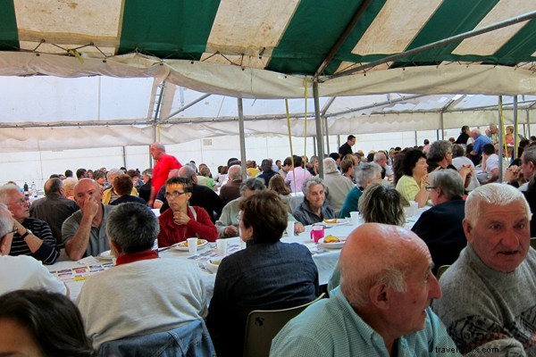 Oui ! Une fête dans le sud‑ouest de la France