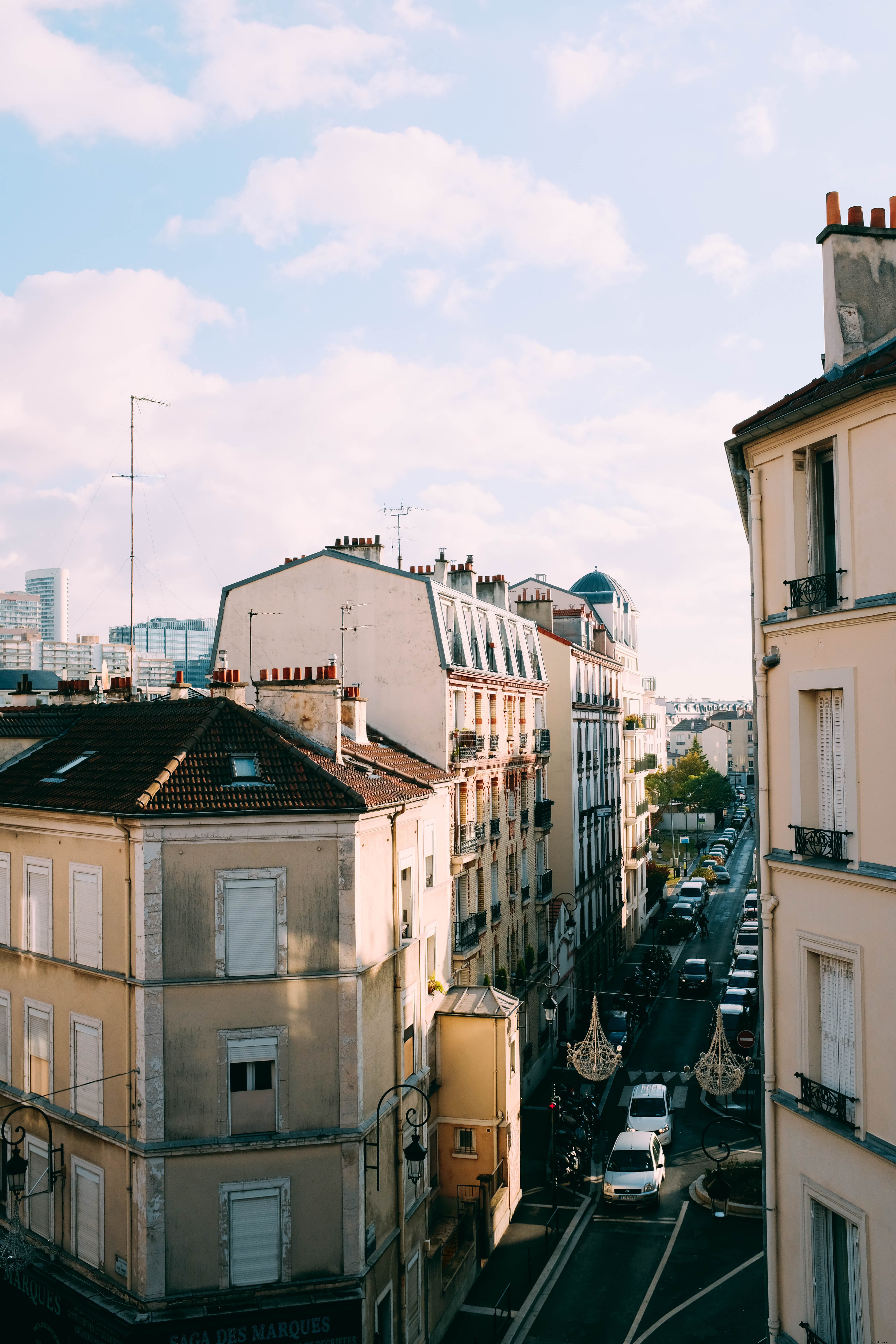 Scène animée d’une rue parisienne